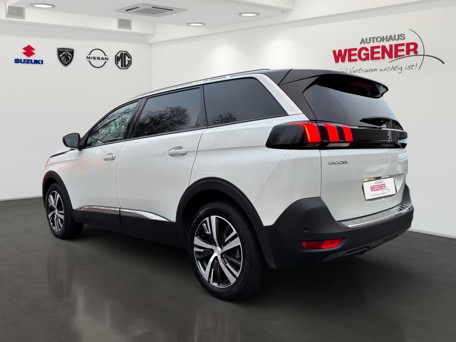 PEUGEOT 5008 Allure Pack PureTech 130 EAT8 *Kamera*SHZ*