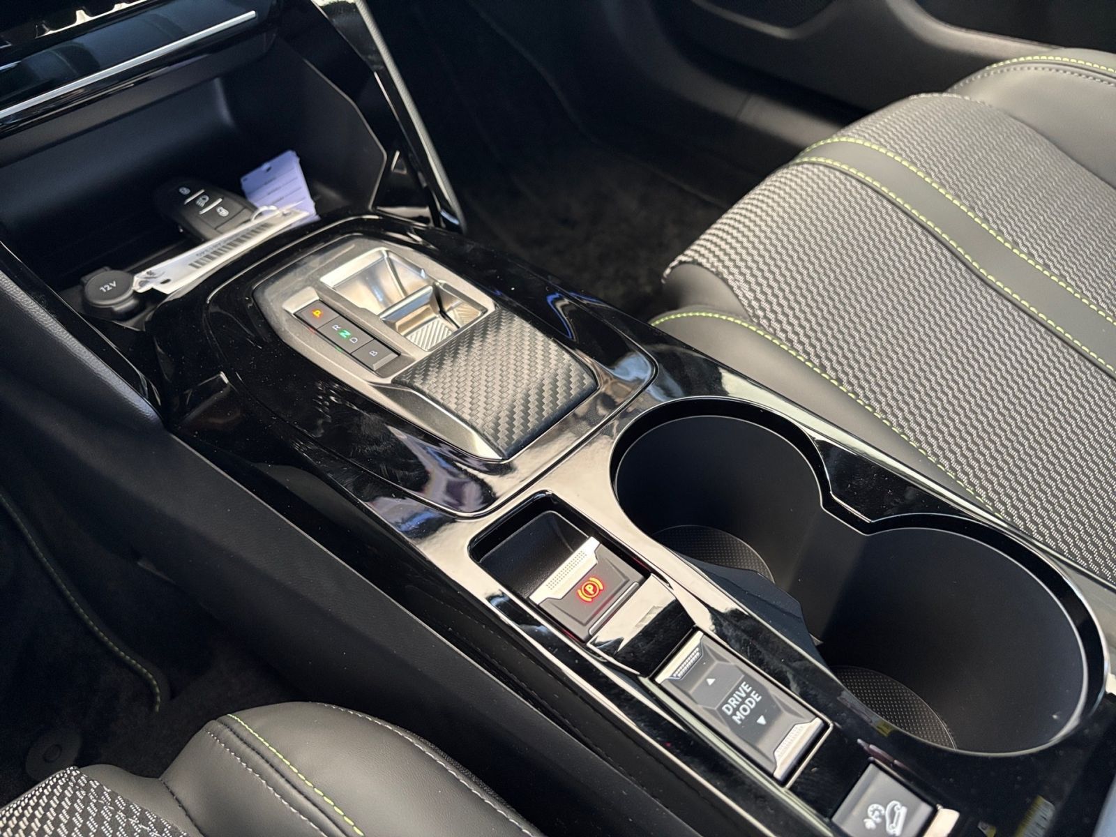 PEUGEOT 2008 E GT Elektromotor 156 54kwH *Kamera*