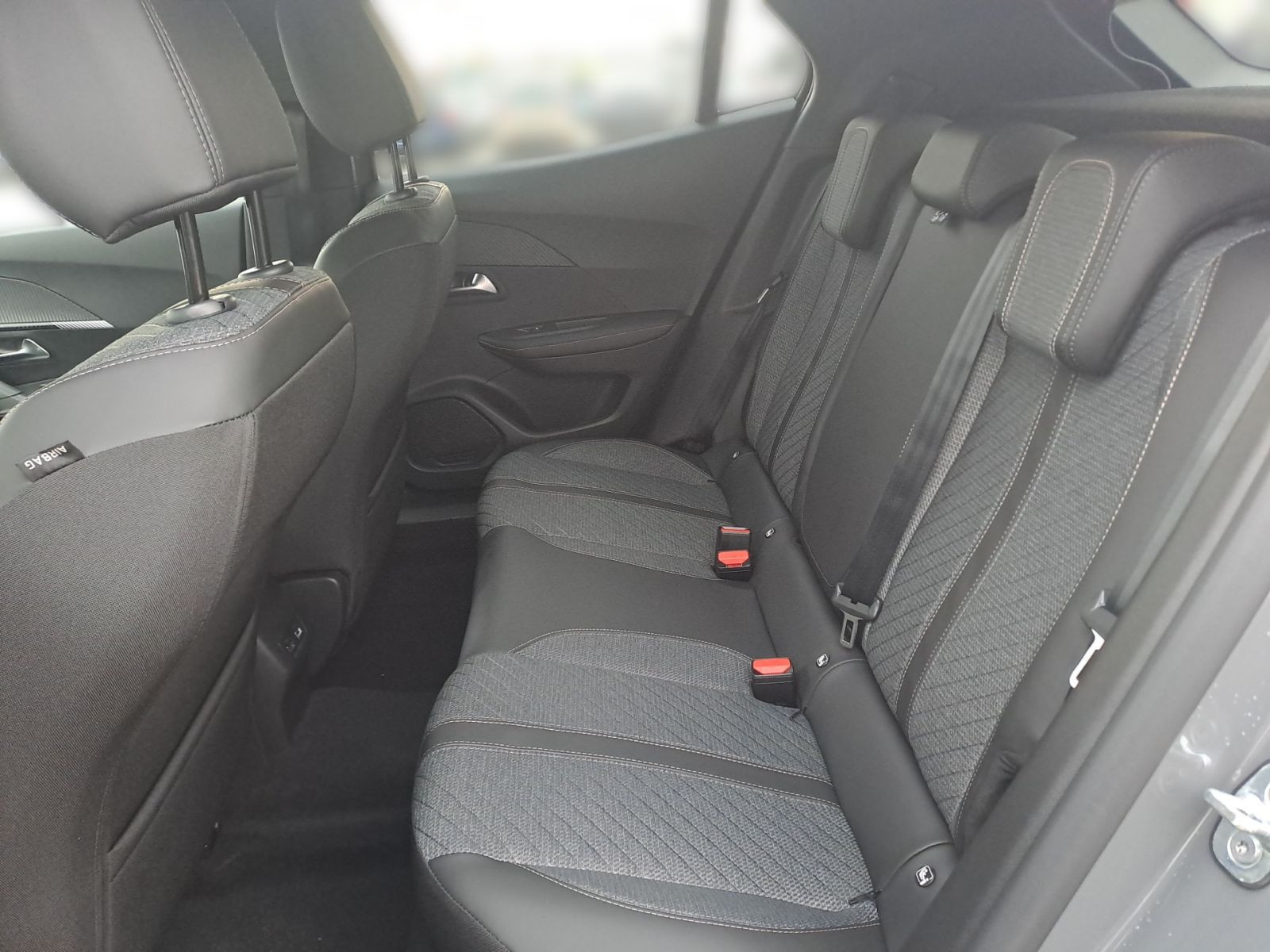 Peugeot 2008 ALLURE HYBRID 145 e-DSC6 KAMERA SHZ NAVI