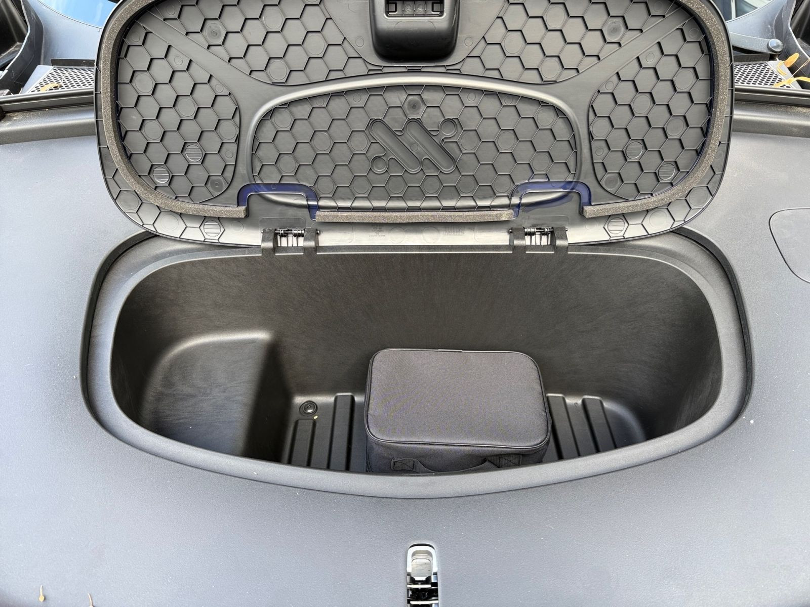 MG MG IM6 EV 100kWh Premium AWD + Drive Pack