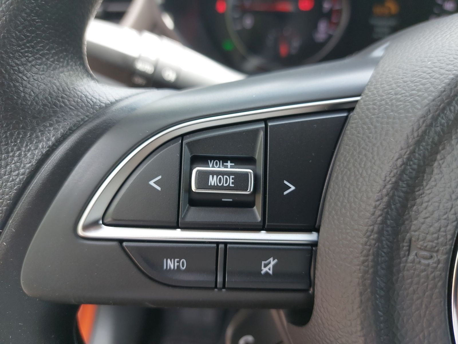 SUZUKI SWIFT CLUB HYBRID ACC*Navi*LED*PDC