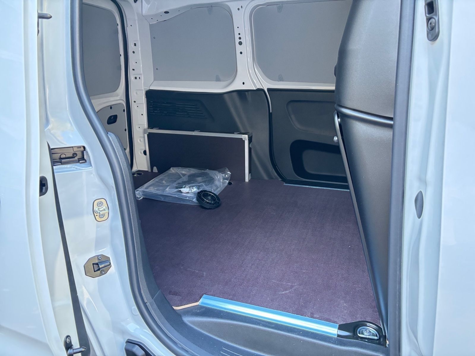 PEUGEOT Partner L1+ 130 BlueHDi *LED*Boden*3Sitzer*