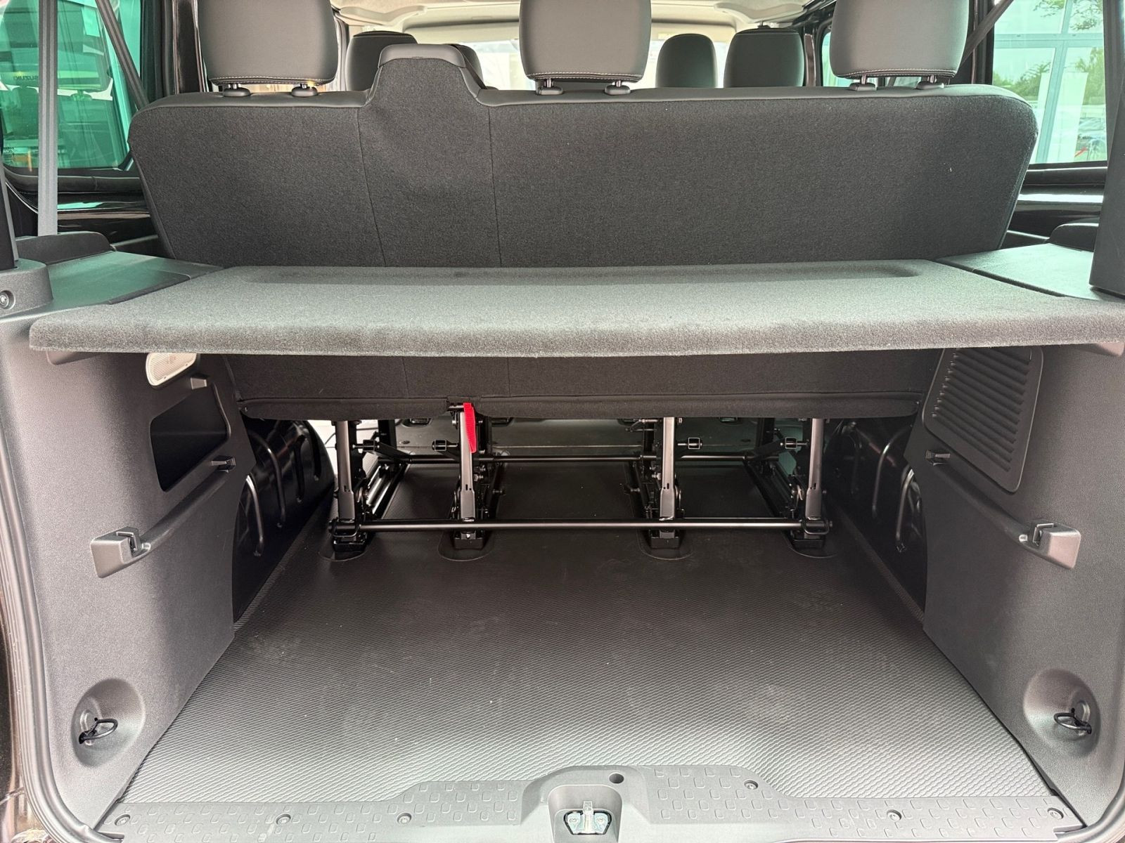 Nissan Primastar Kombi9 L1H1 2,8t dci150 MT TEKNA 2ST HK BES+ Design