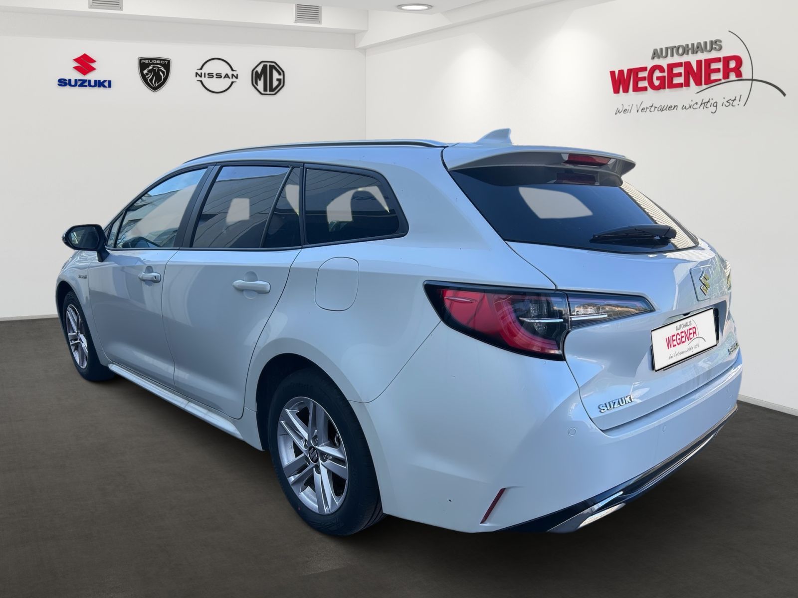 SUZUKI Swace 1.8 Comfort+ CVT Hybrid Navi*CarPlay