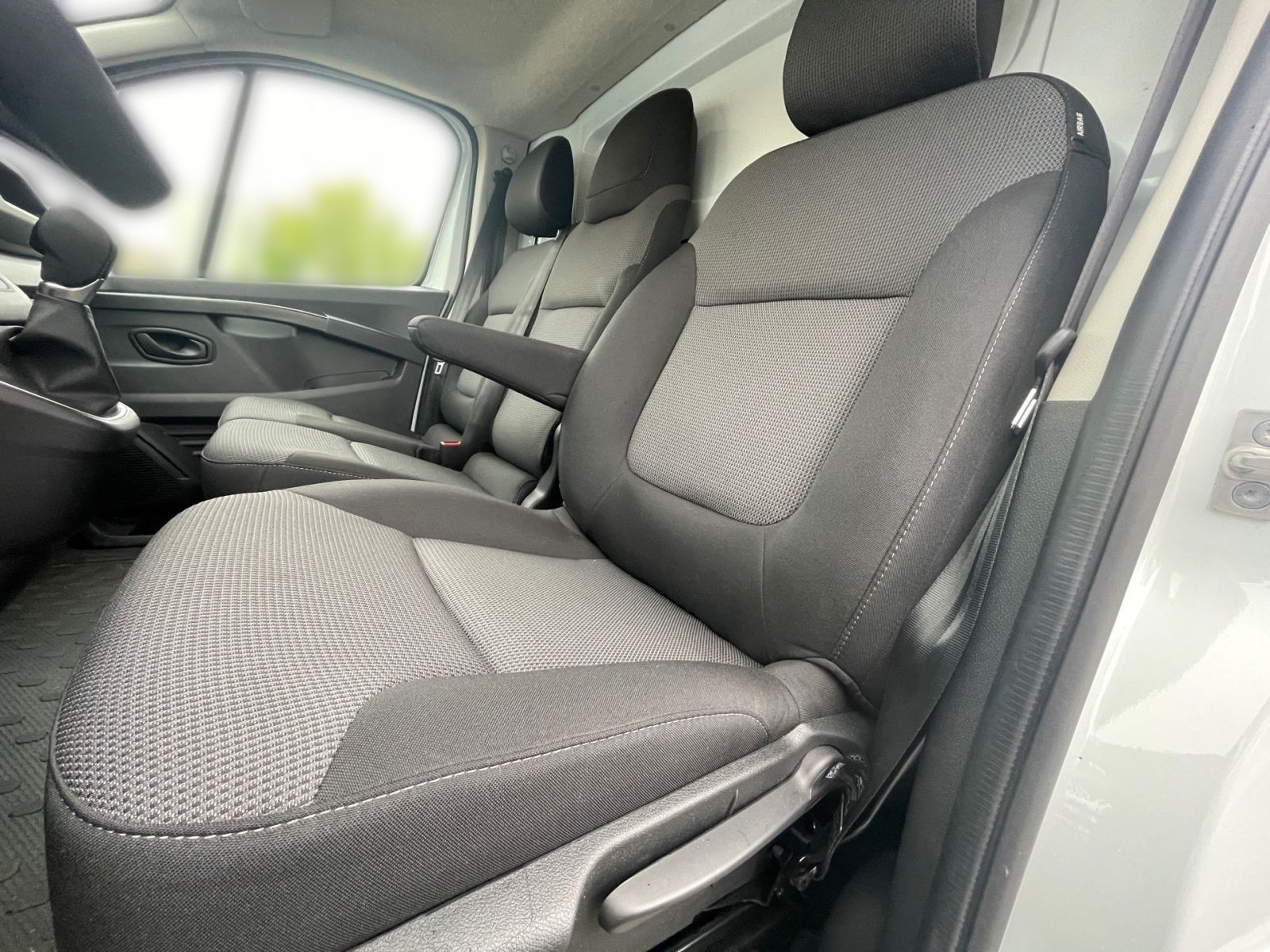 Nissan Primastar Kasten L2H1 3,0t dci150 DCT ACENTA 1ST AHK LRB 270