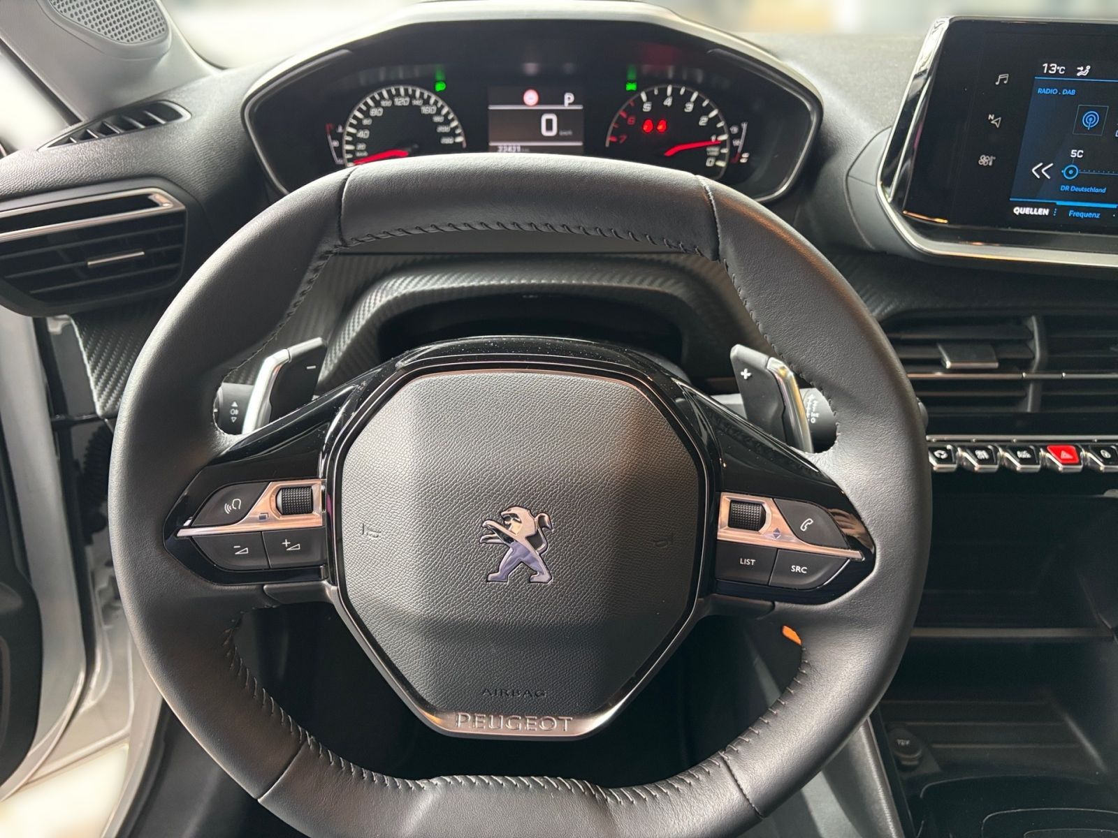 PEUGEOT 208 ACTIVE PACK 100 EAT8 NAVI SHZ PDC