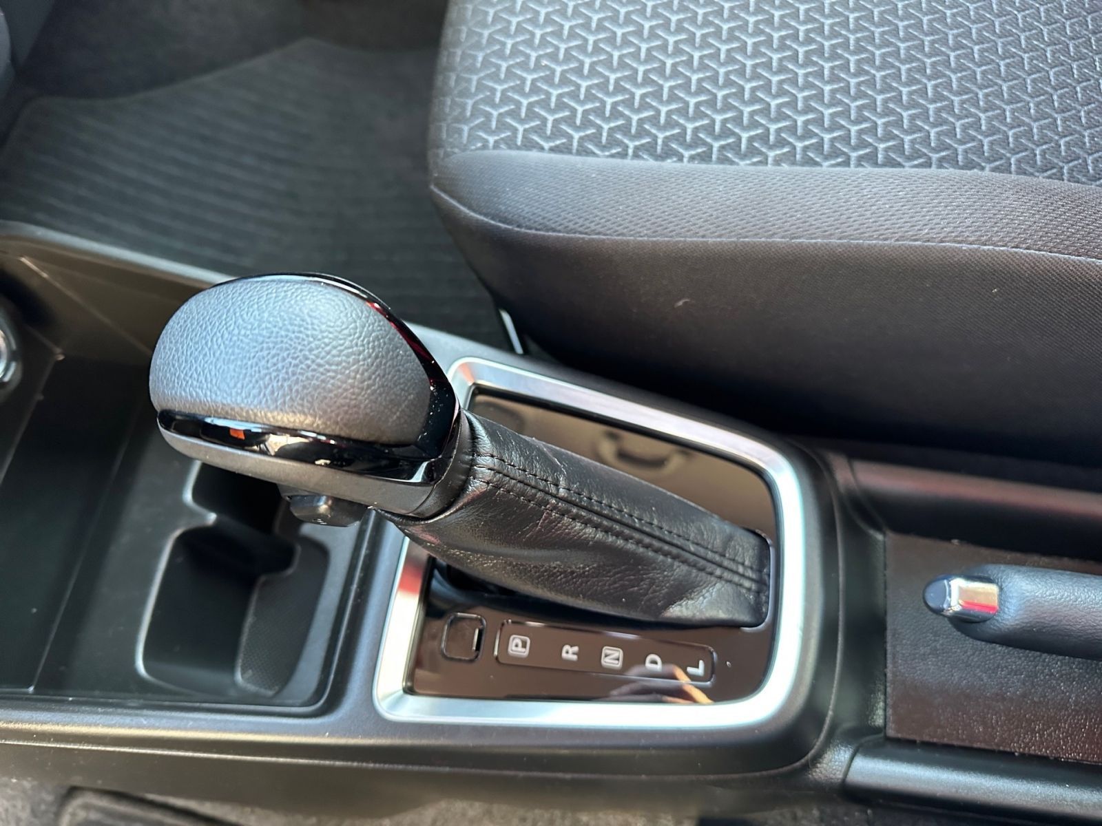 SUZUKI Swift Comfort 1.2 AT HYBRID - CAM SHZ APP`S