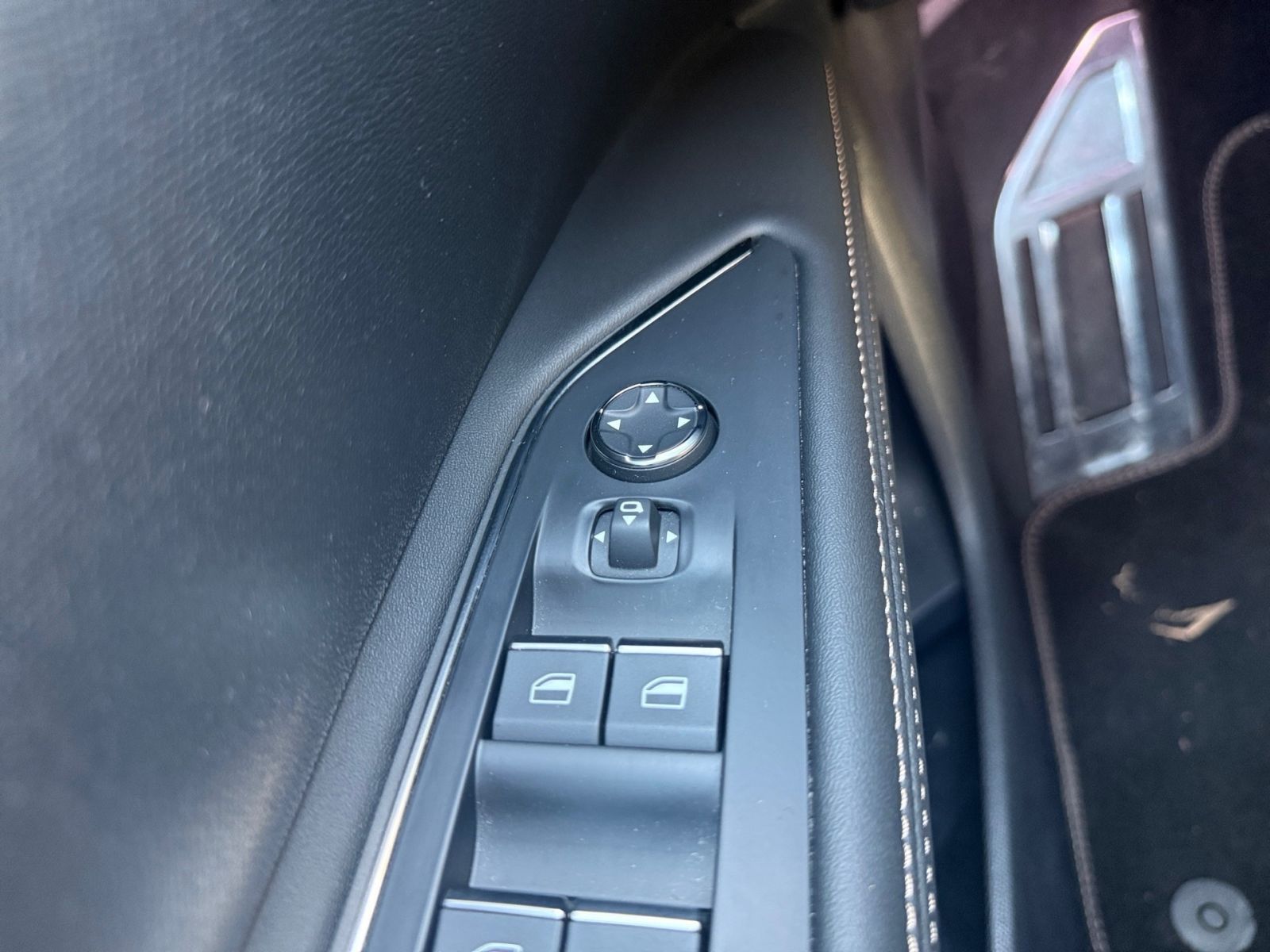 PEUGEOT 5008 GT PURETECH 130 EAT8 NAVI KAMERA SHZ