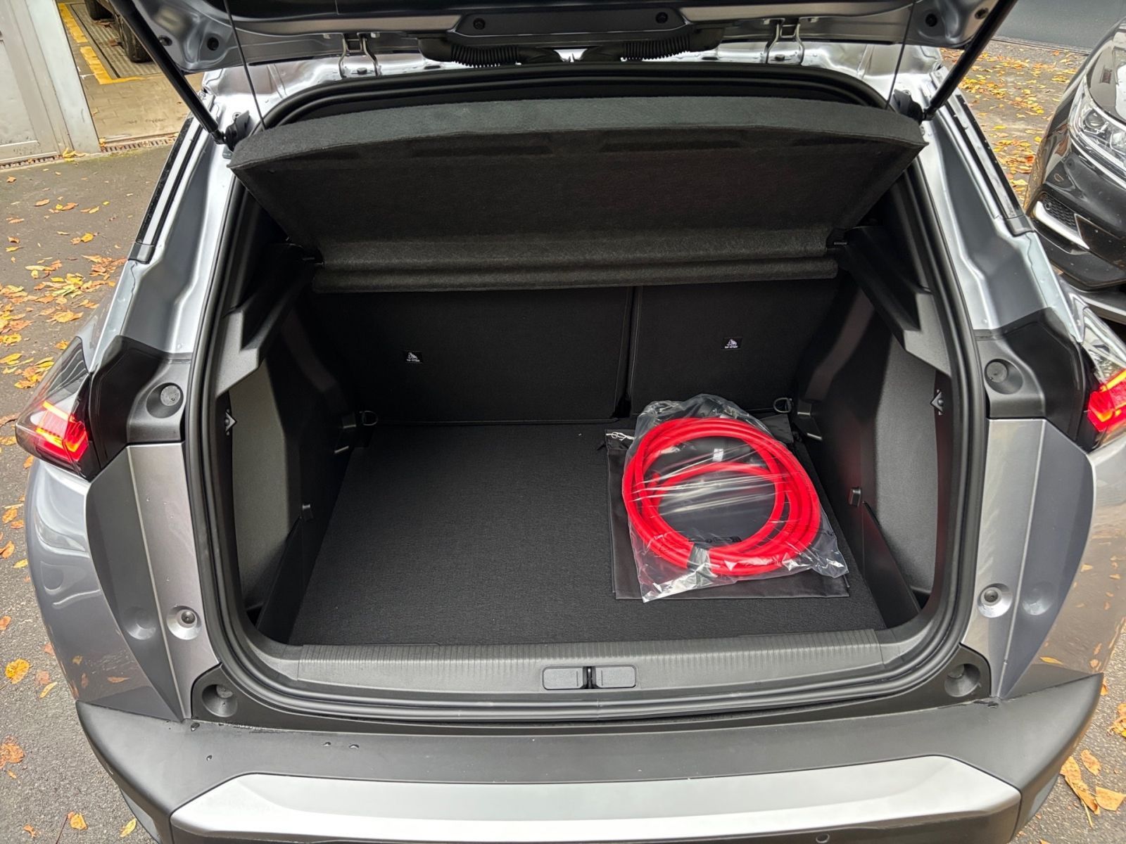 PEUGEOT 2008 E Business Elektromotor 54kwH *Navi*Kamera*