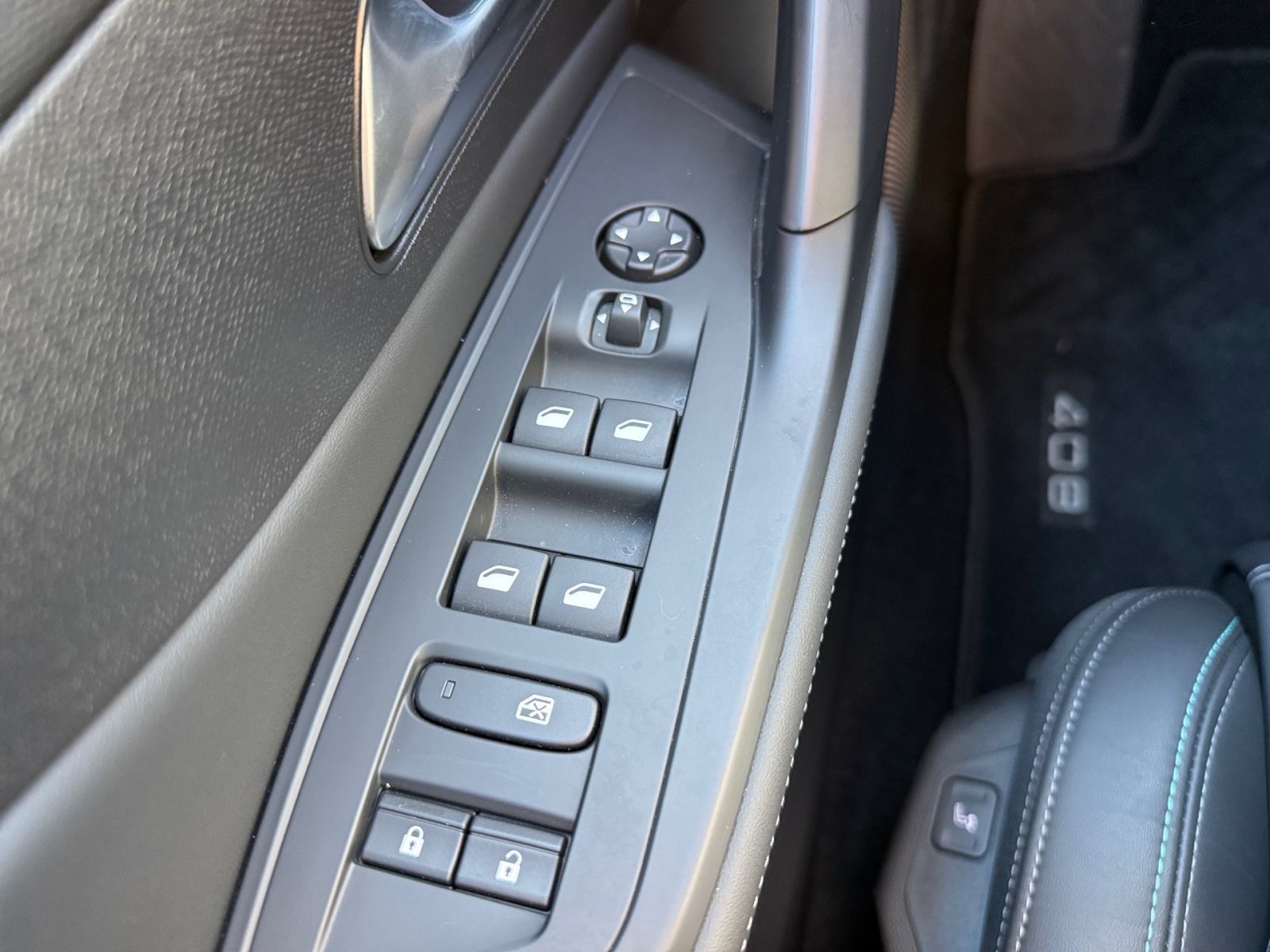 PEUGEOT 408 Allure Pack 130 EAT8 *SHZ*Kamera*