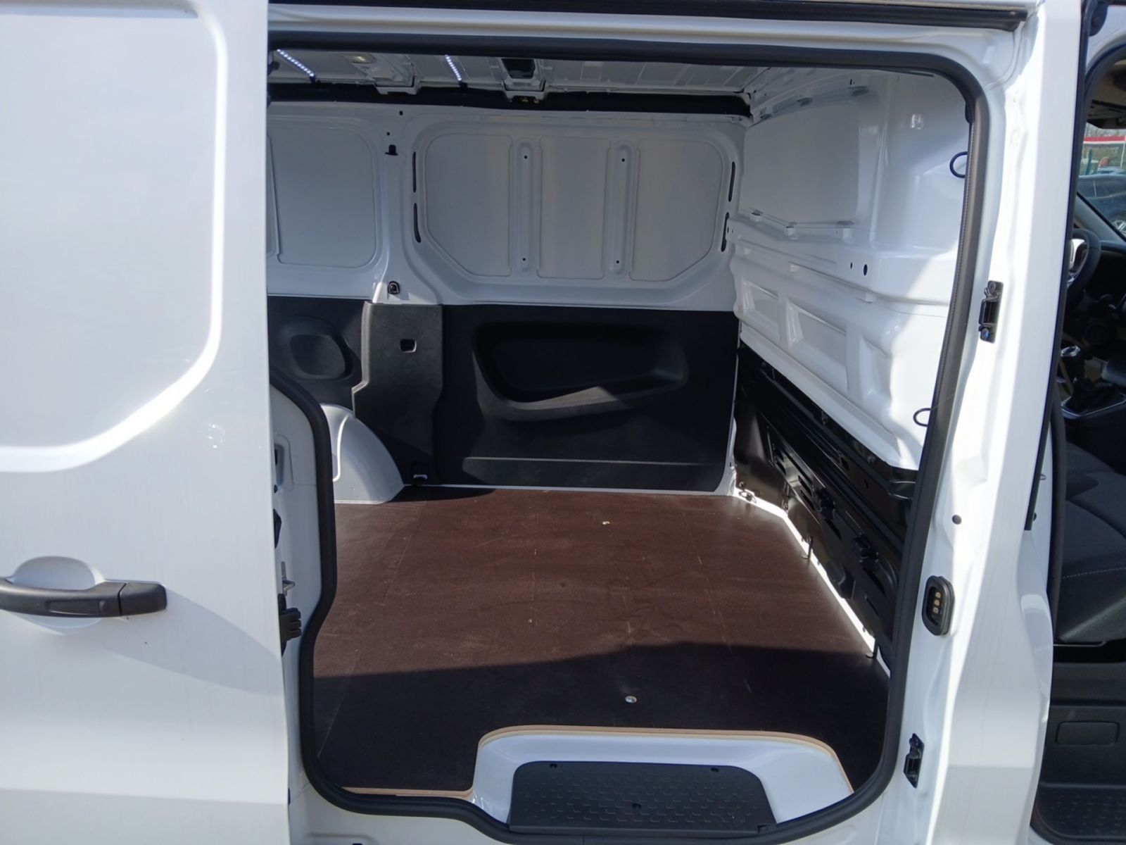 NISSAN Primastar Kasten L1H1 2,8t