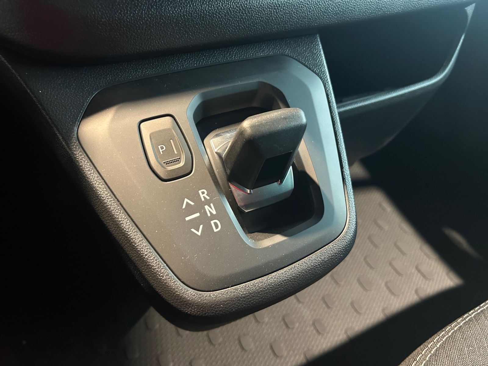 Nissan Primastar Kombi9 L1H1 2,8t CarPlay*Navi*PDC*CAM