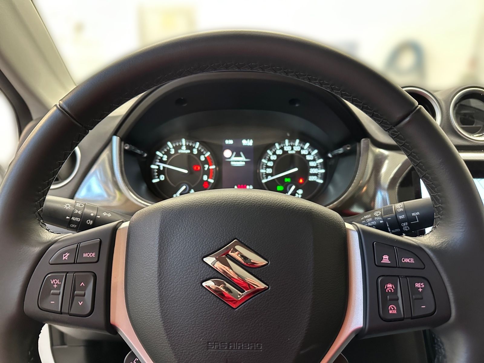 SUZUKI VITARA COMFORT+ HYBRID 1.4 MT NAVI KAM SHZ SCHIE