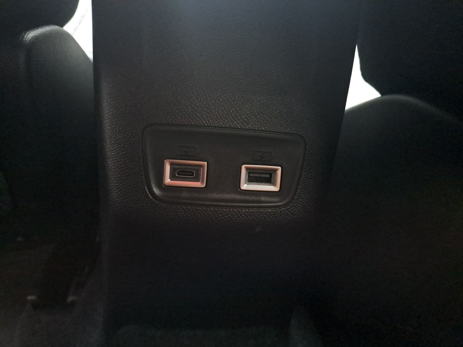 Peugeot 2008 ALLURE HYBRID 145 e-DSC6 KAMERA SHZ NAVI