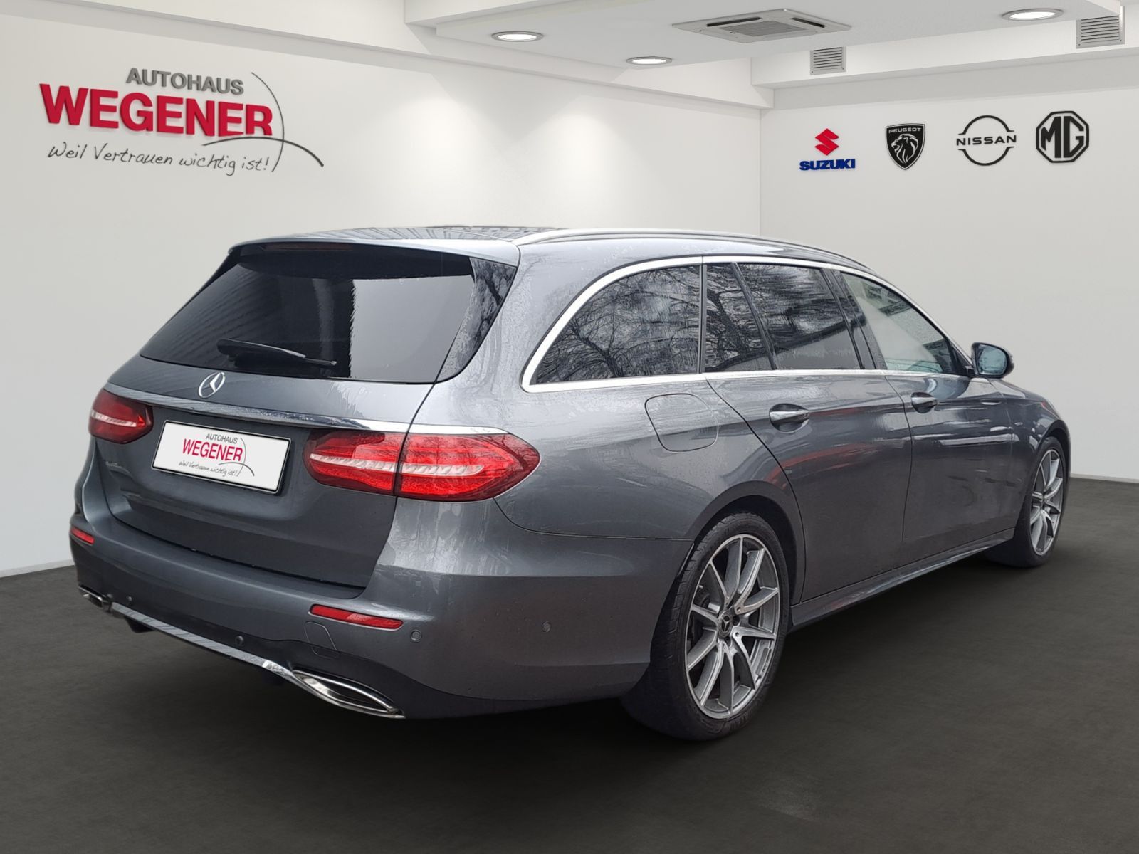 MERCEDES-BENZ E 200 AMG-LINE Luftfederung*Multibeam LED*360°