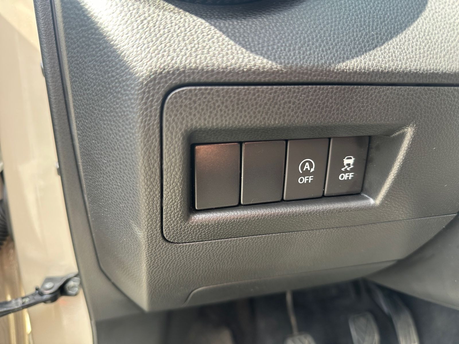 Suzuki Ignis Comfort+ Hybrid 1.2 MT NAVI*CAM*SHZ