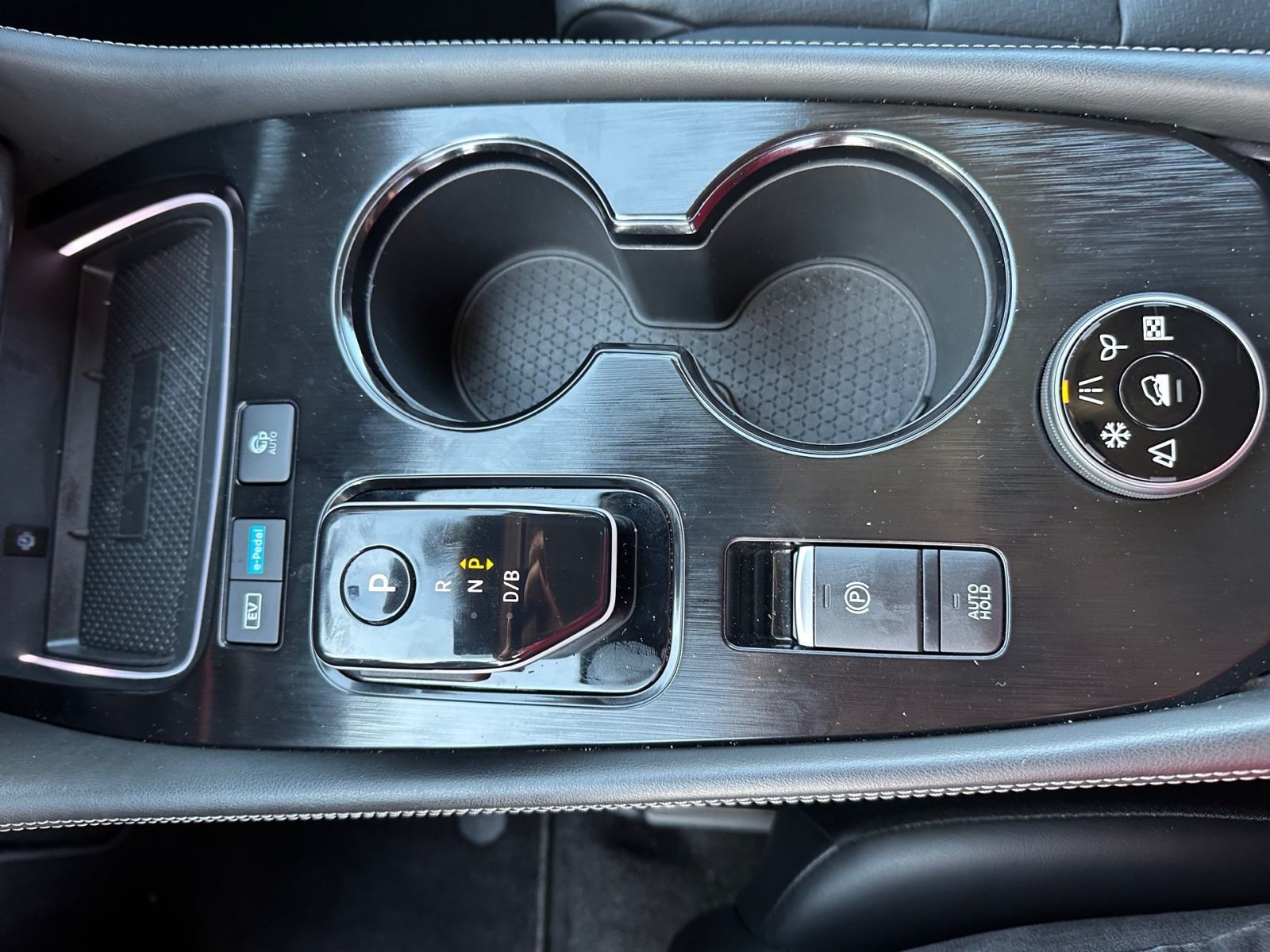 NISSAN X-TRAIL TEKNA 1.5 VC-T e-4ORCE 7-SITZER*WINTER