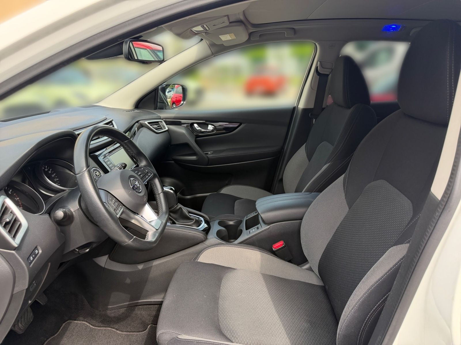 Nissan Qashqai 1.3 AT*BLUET*NAWI*KAMERA*KEYLESS*PANO