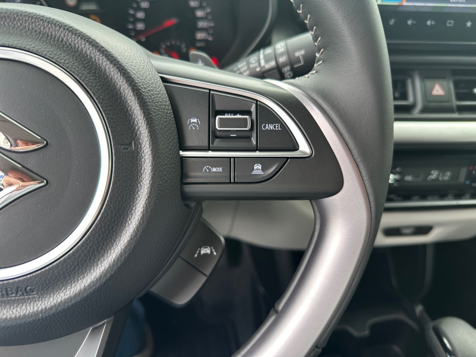 Suzuki SWIFT COMFORT+ CVT HYBRID Navi Cam SHZ
