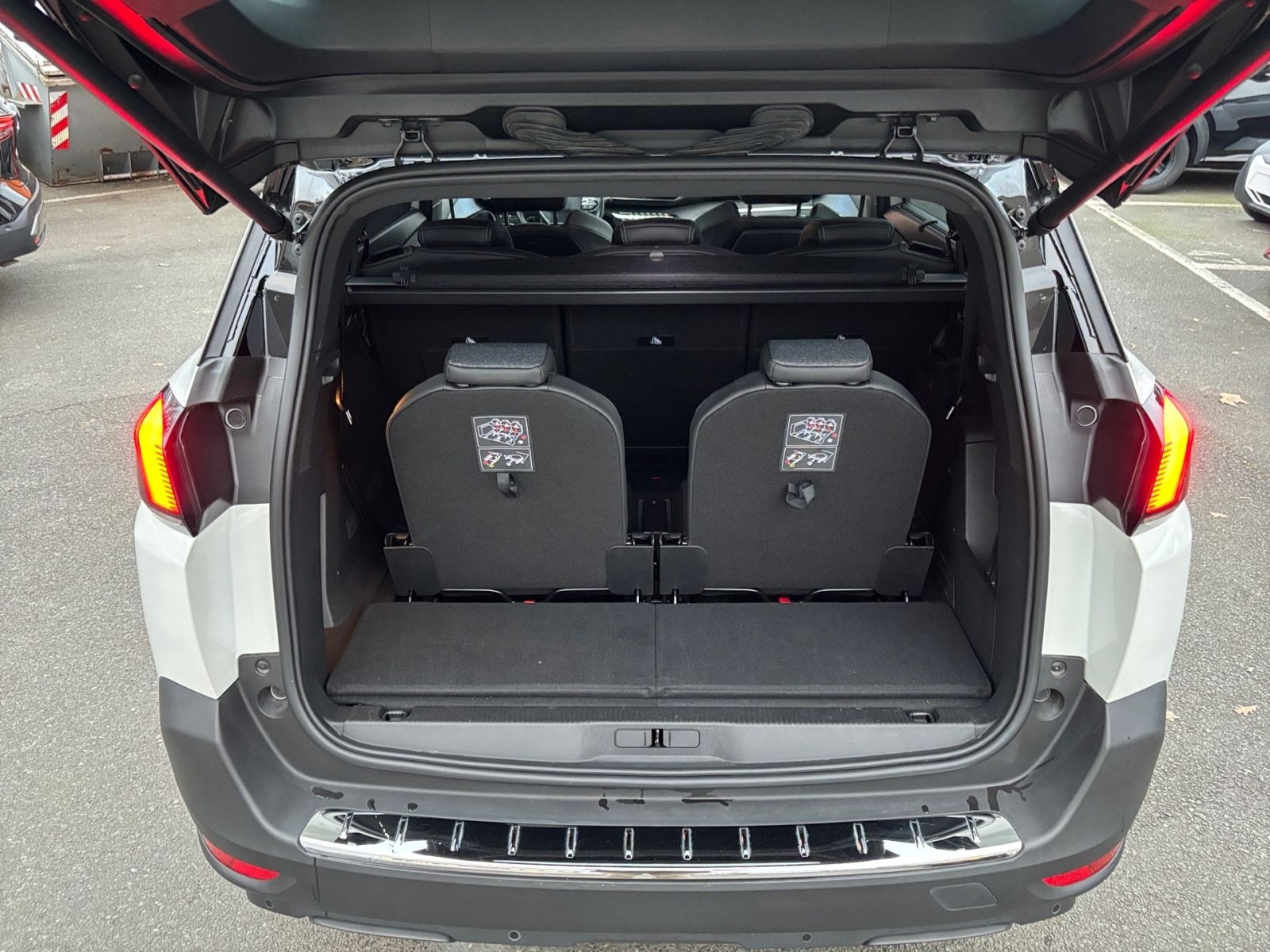 Peugeot 5008 Allure Pack PureTech 130 EAT8 *Kamera*SHZ*