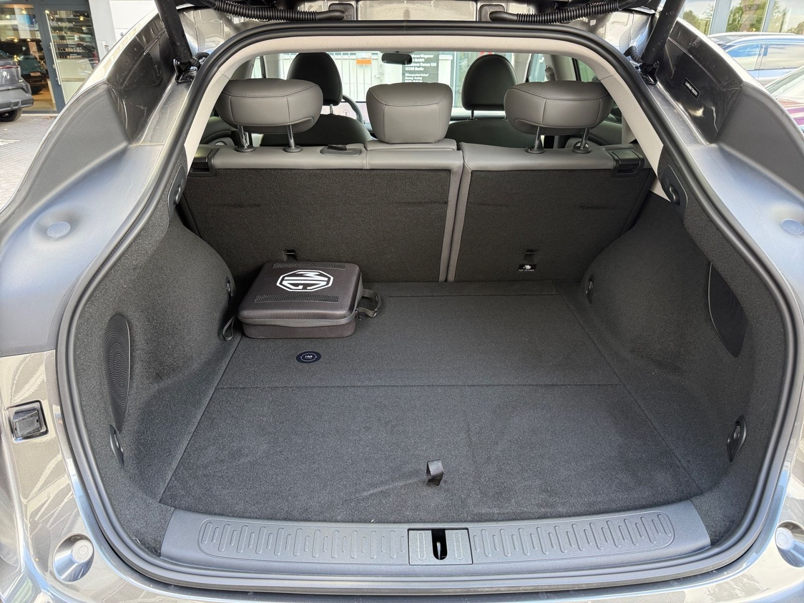 MG MG IM6 EV 100kWh Premium AWD + Drive Pack