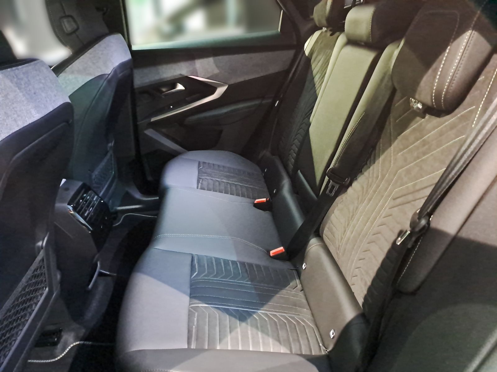 PEUGEOT 3008 GT HYBRID 145 e-DSC6 KAMERA SHZ NAVI LED