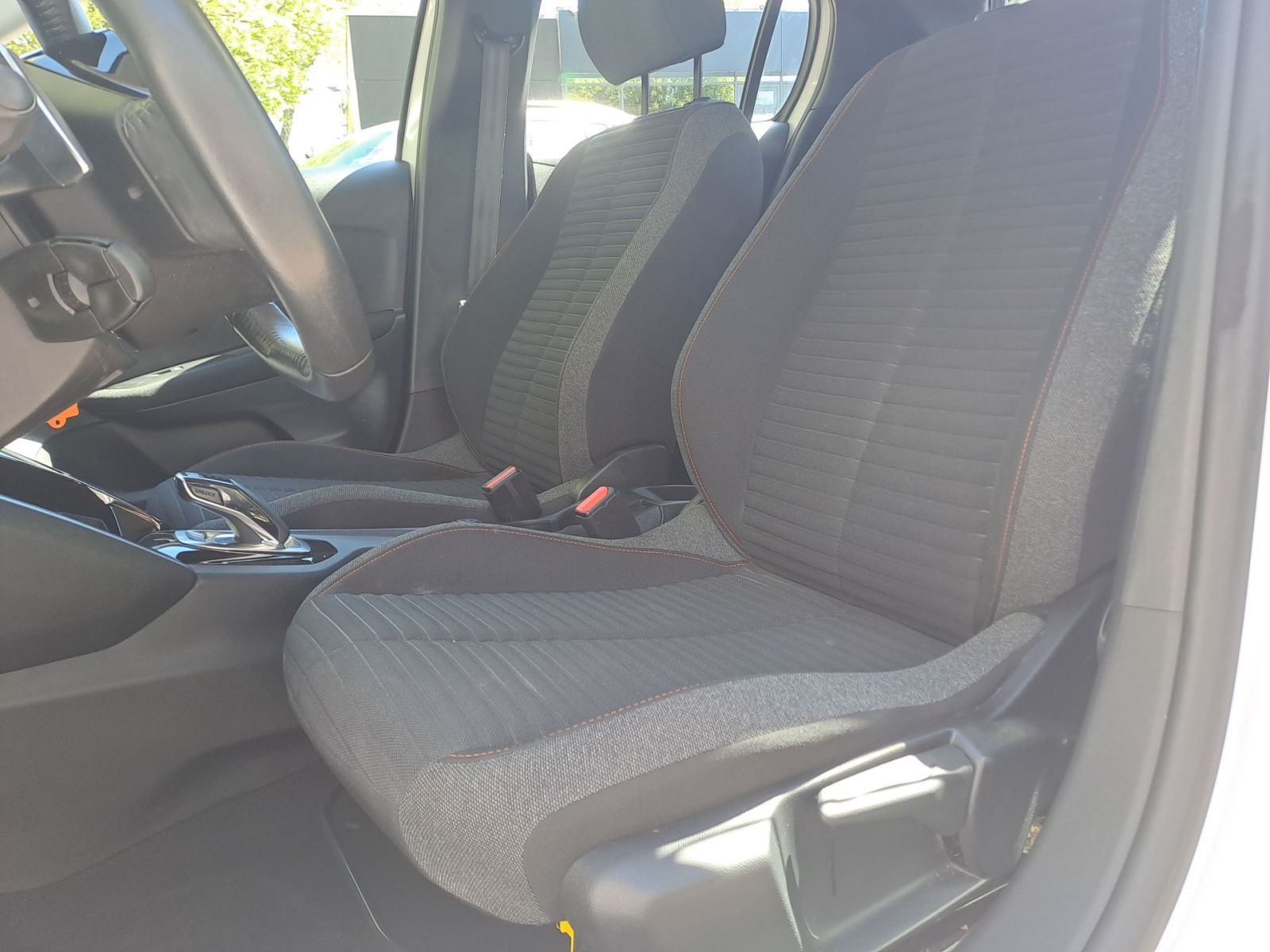 Peugeot 208 PureTech 100 1.2 Active Pack Navi*PDC*GRA
