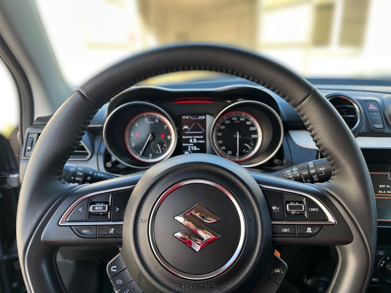 SUZUKI Swift Comfort 1.2 AT HYBRID - CAM SHZ APP`S