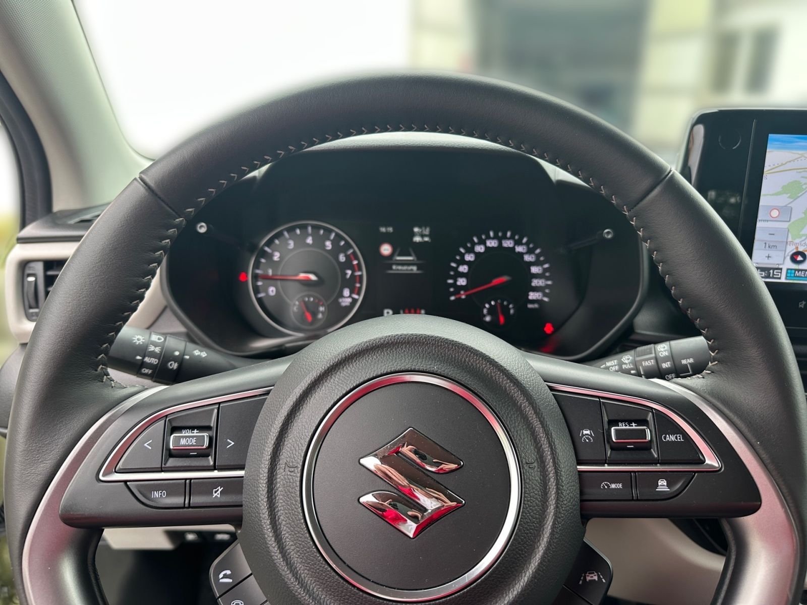 SUZUKI Swift Comfort Hybrid AT - SHZ CAM ACC CarPlay