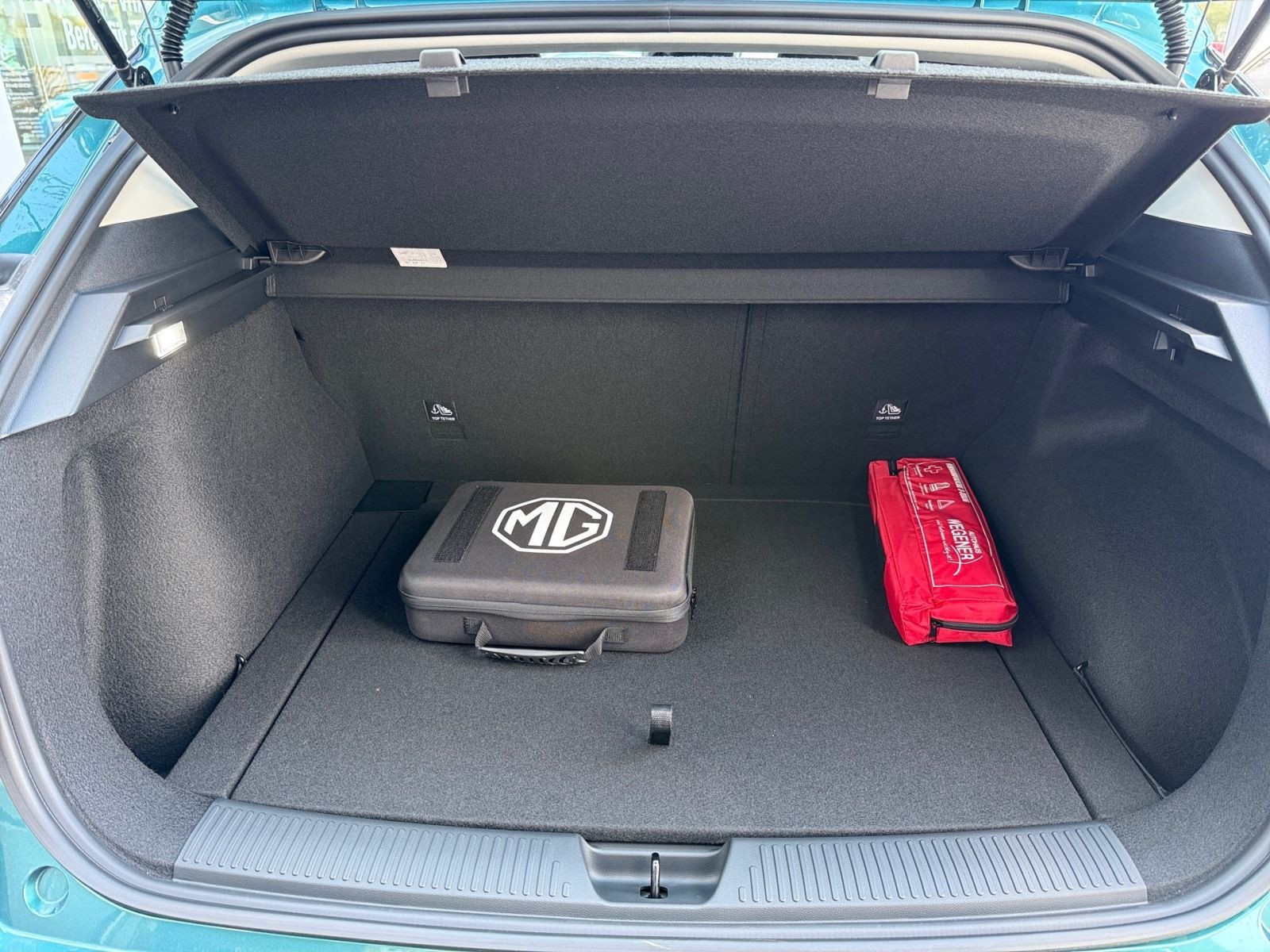 MG MG4 EV 64 kWh Premium - LED CarPlay ACC