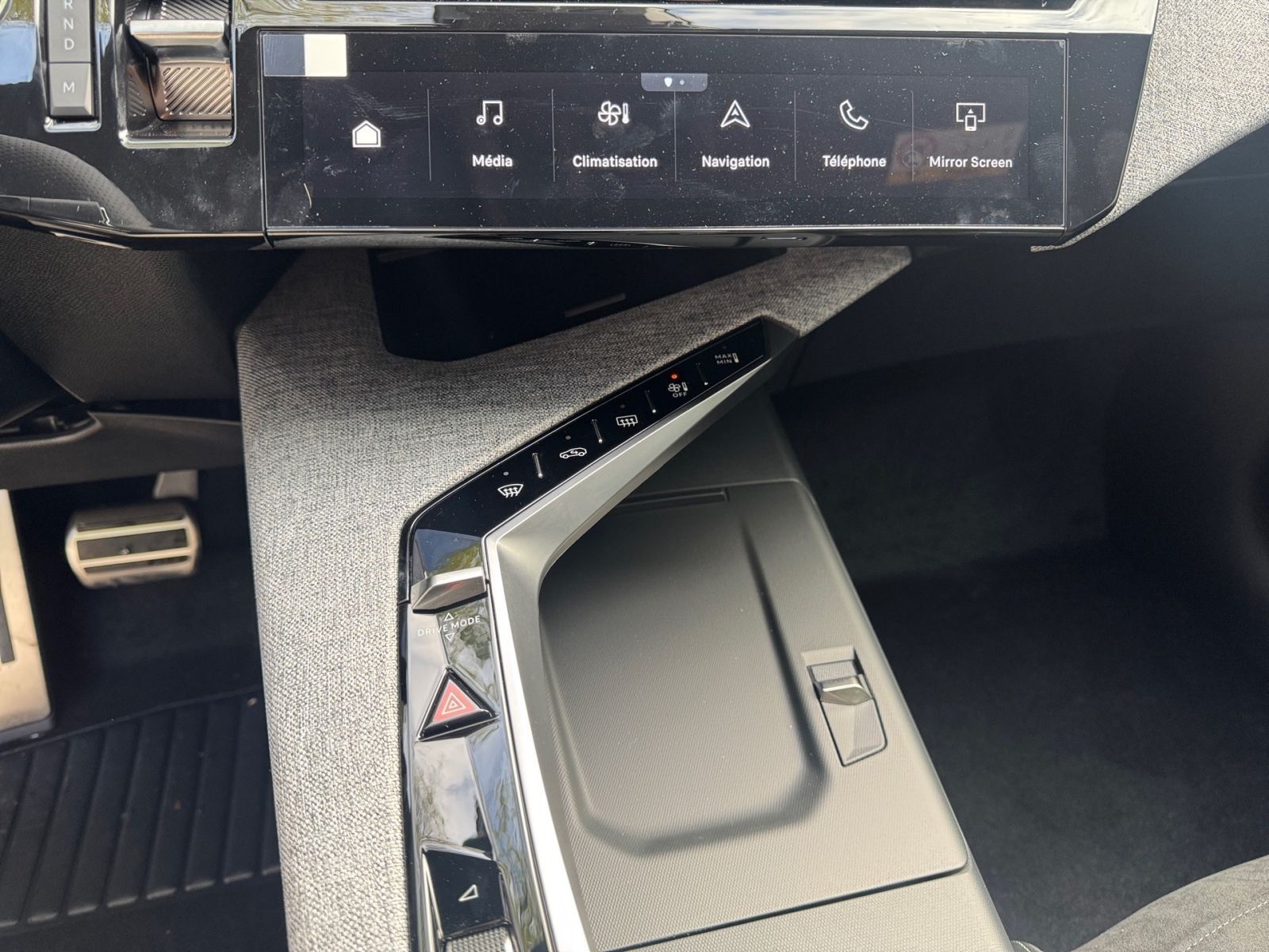 PEUGEOT 5008 GT Hybrid 145 e-DSC *Kamera*21"Curved*Air*