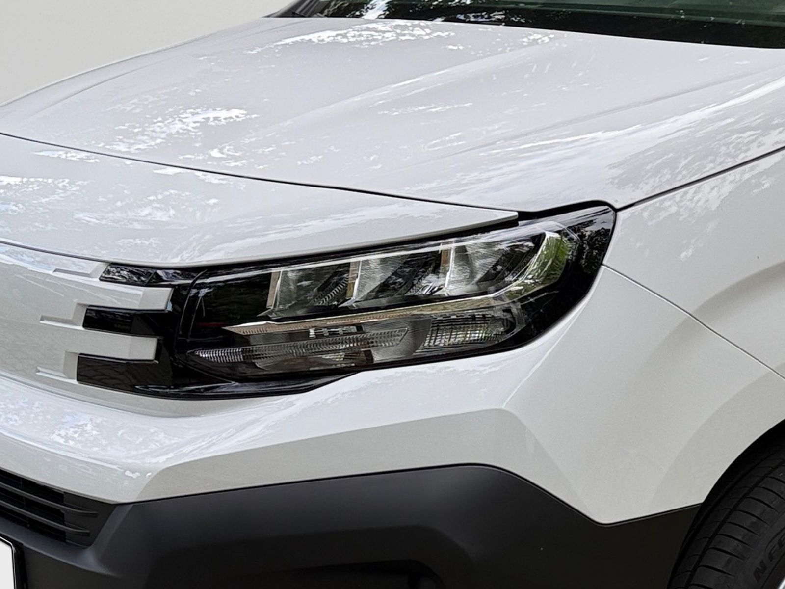 PEUGEOT Partner L2 100 BlueHDi *CarPlay*Holzboden*LED*