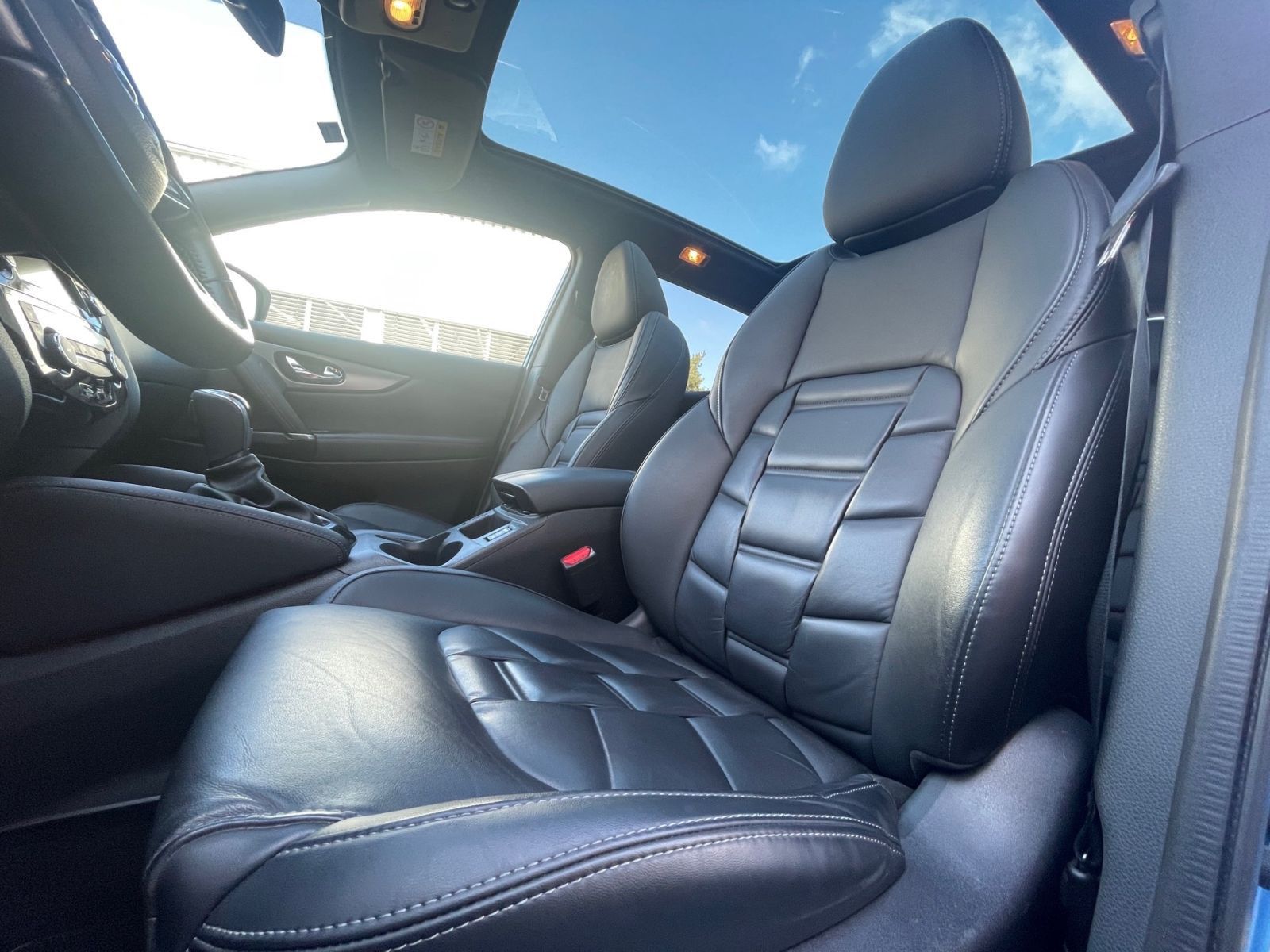 NISSAN Qashqai 1.3 TEKNA Autom.*Navi*Winterpaket*Pano