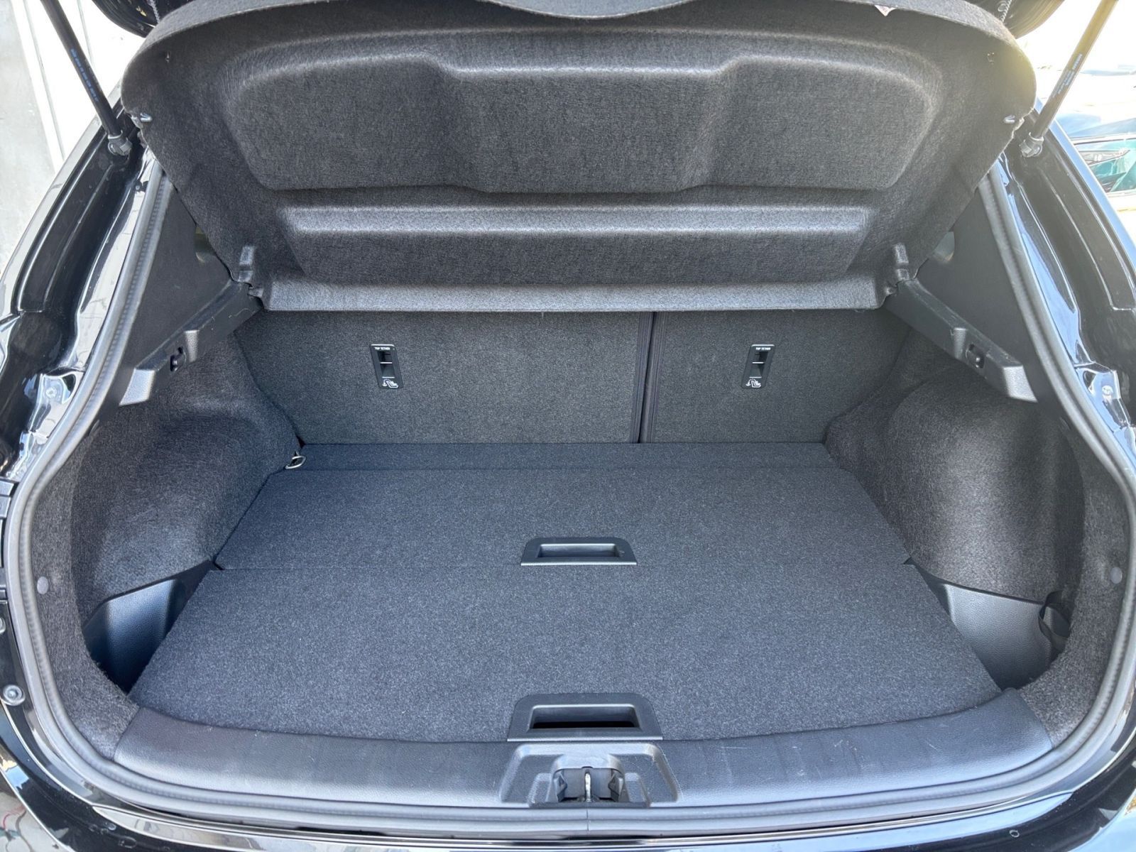 NISSAN Qashqai 1.3 DIG-T MT Pano*Navi*CAM*SHZ*DAB