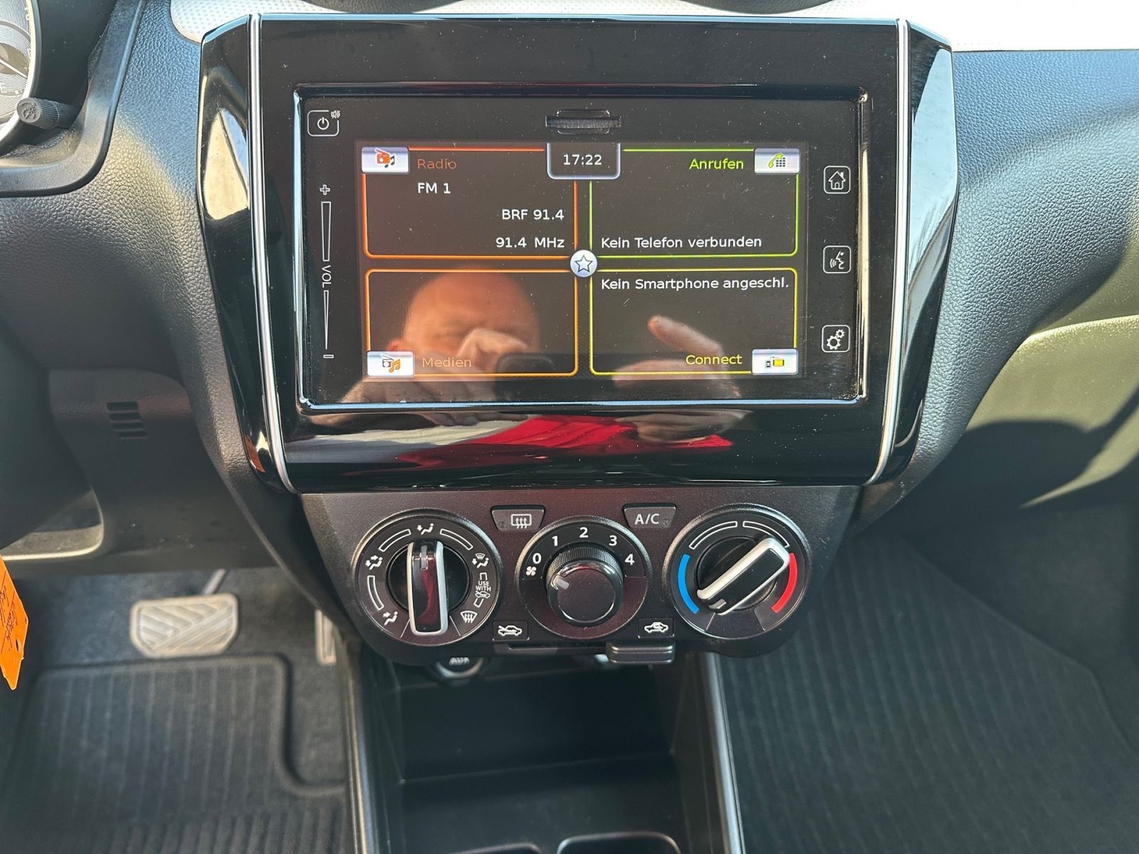 SUZUKI Swift Comfort 1.2 AT HYBRID - CAM SHZ APP`S