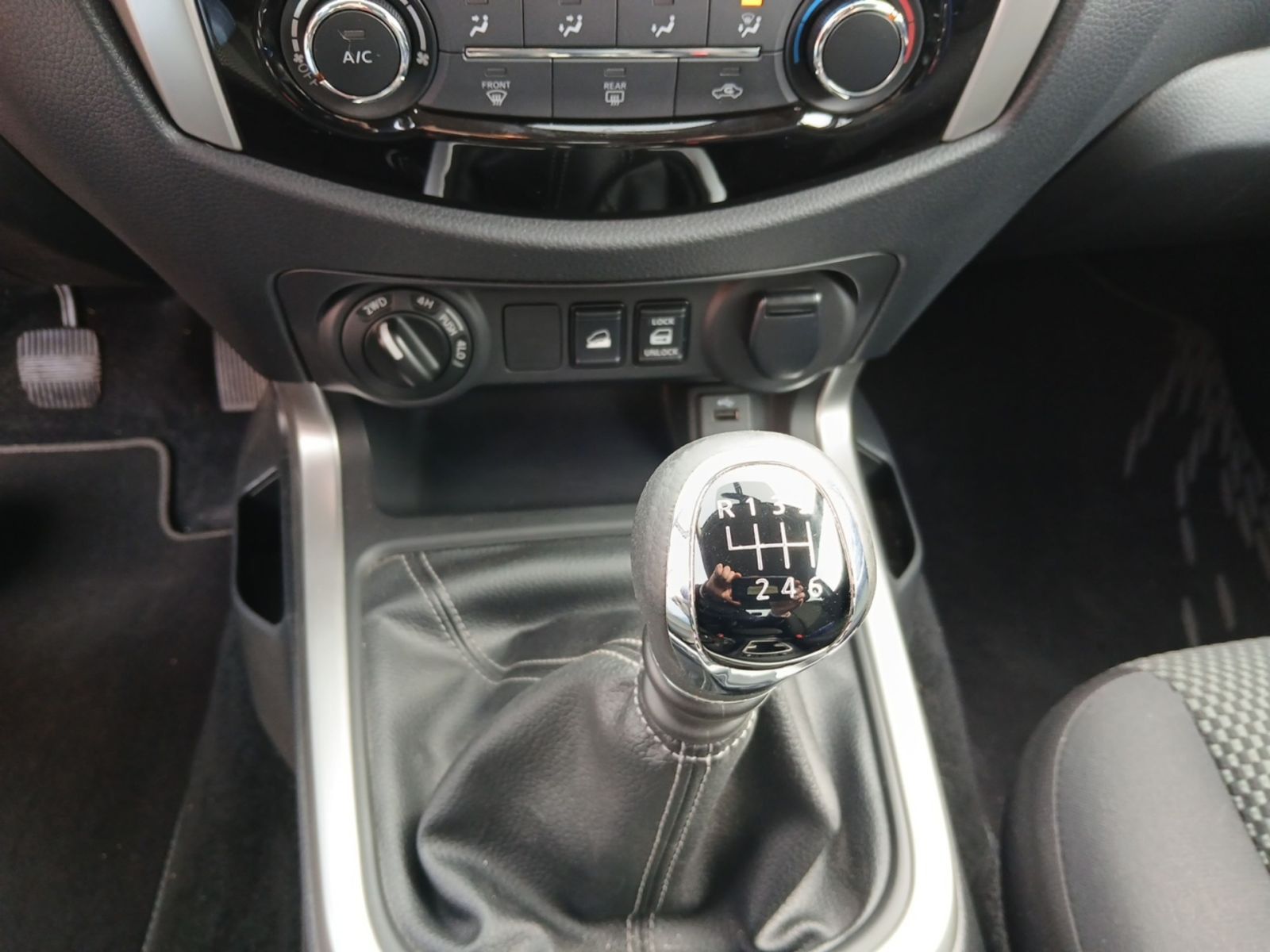 NISSAN NAVARA 2.3 dCi 4x4 DC Acenta WR-Satz*GRA*AHK