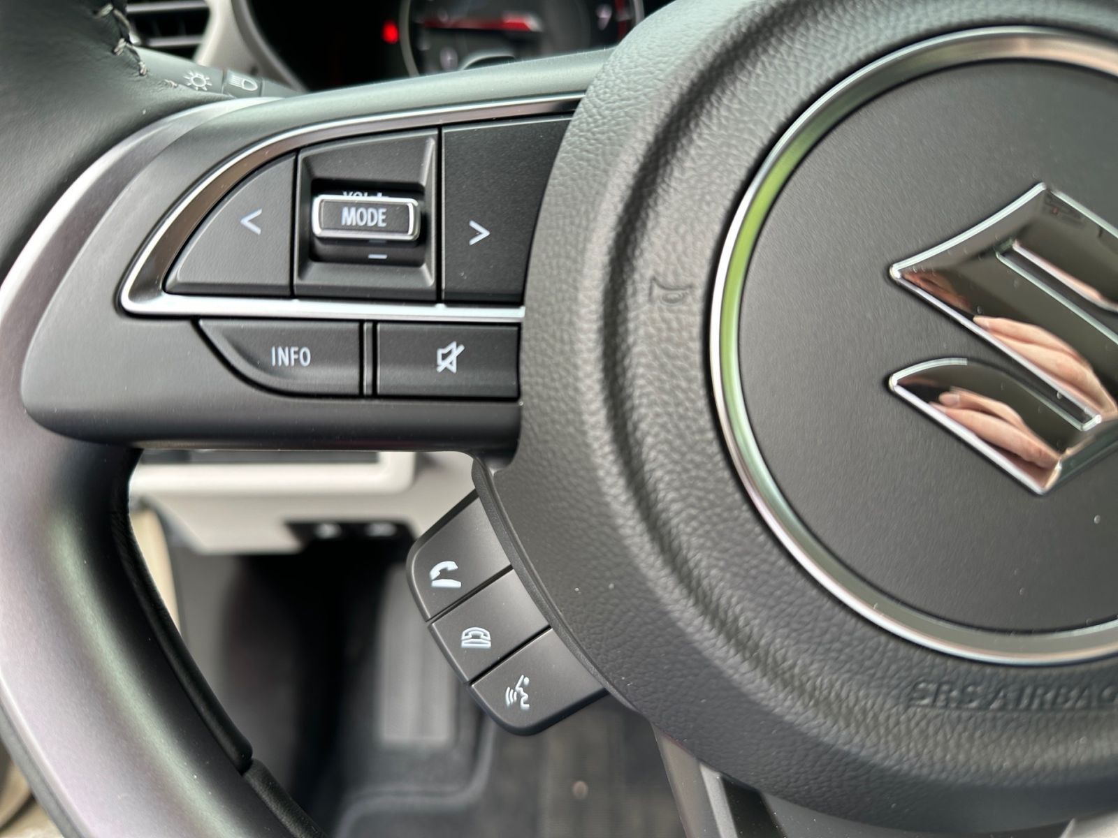 SUZUKI SWIFT COMFORT+ 1,2 AT HYBRID Navi Cam SHZ