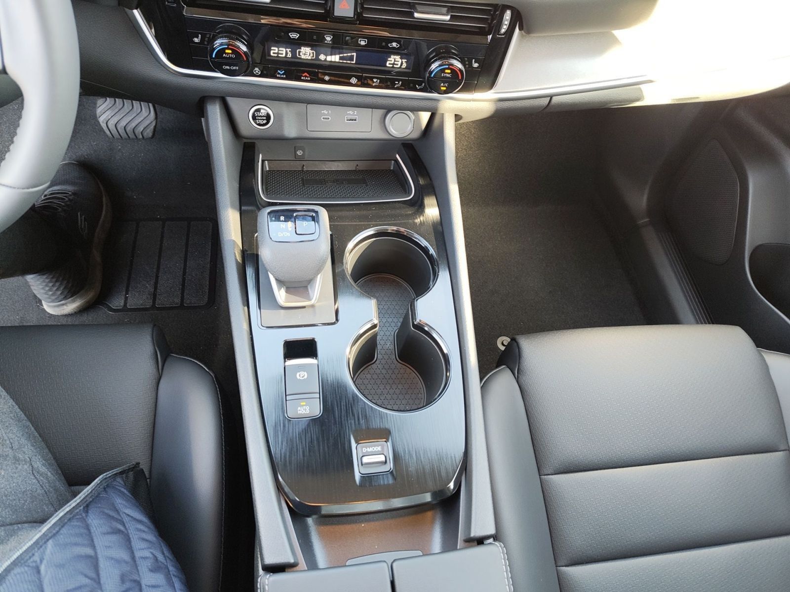 NISSAN X-TRAIL 1.5 VC-T MHEV N-Connecta Navi * Pano