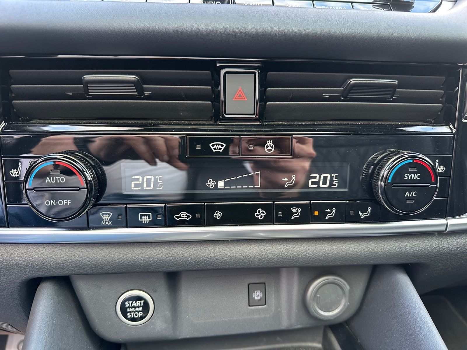 NISSAN Qashqai Tekna+ 1.3 DIG-T MHEV Pano Winter 360°