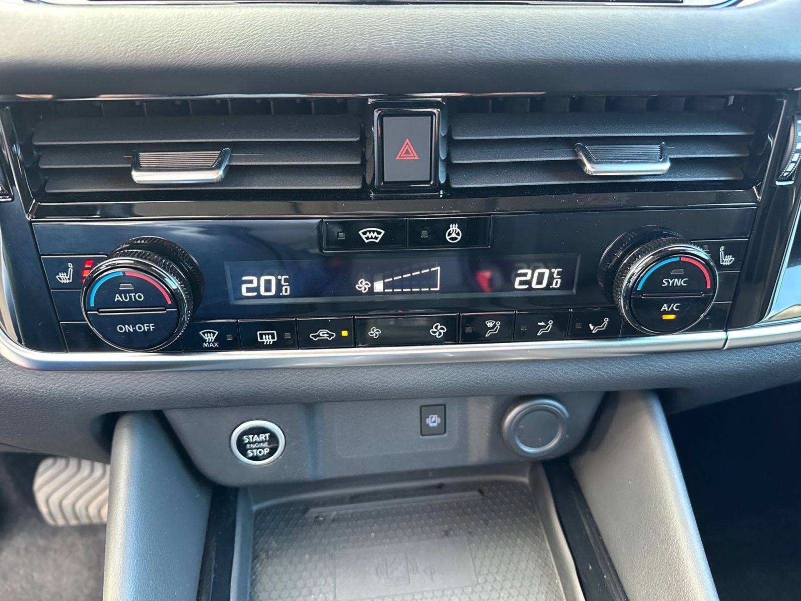 NISSAN QASHQAI N-CONNECTA 1.3 AT WINTER 360° AHK NAVI
