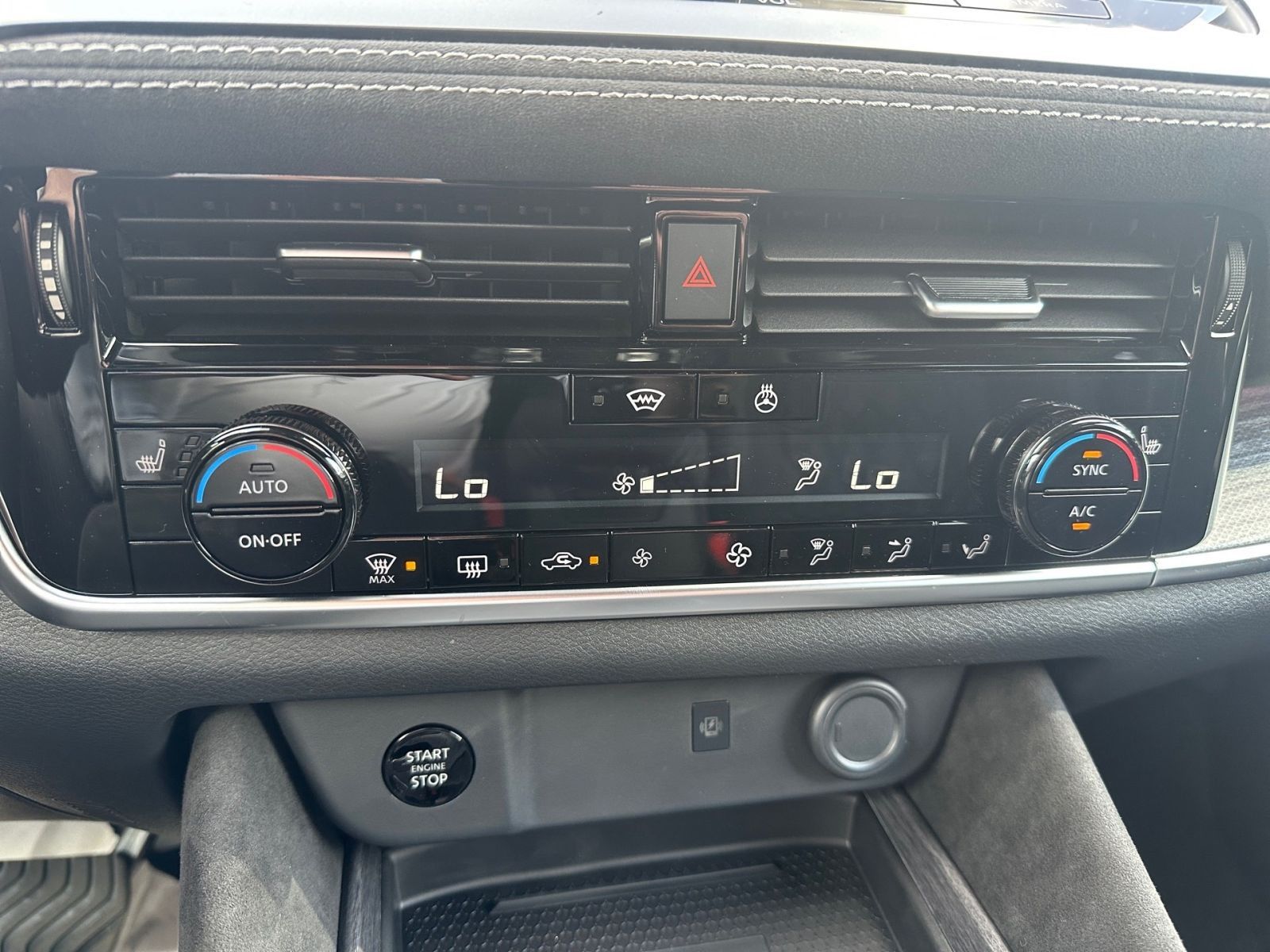 NISSAN Qashqai Tekna 1.3 DIG-T MHEV Massage Winter Pano