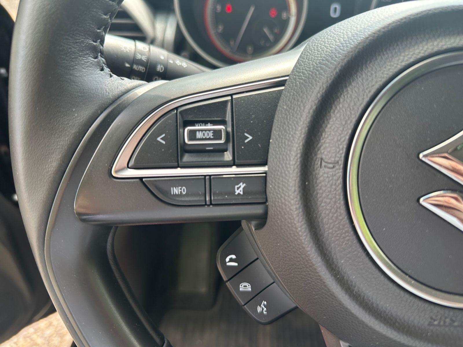 Suzuki Swift 1.2 CVT Comfort LED Navi Kamera ACC Bluet.