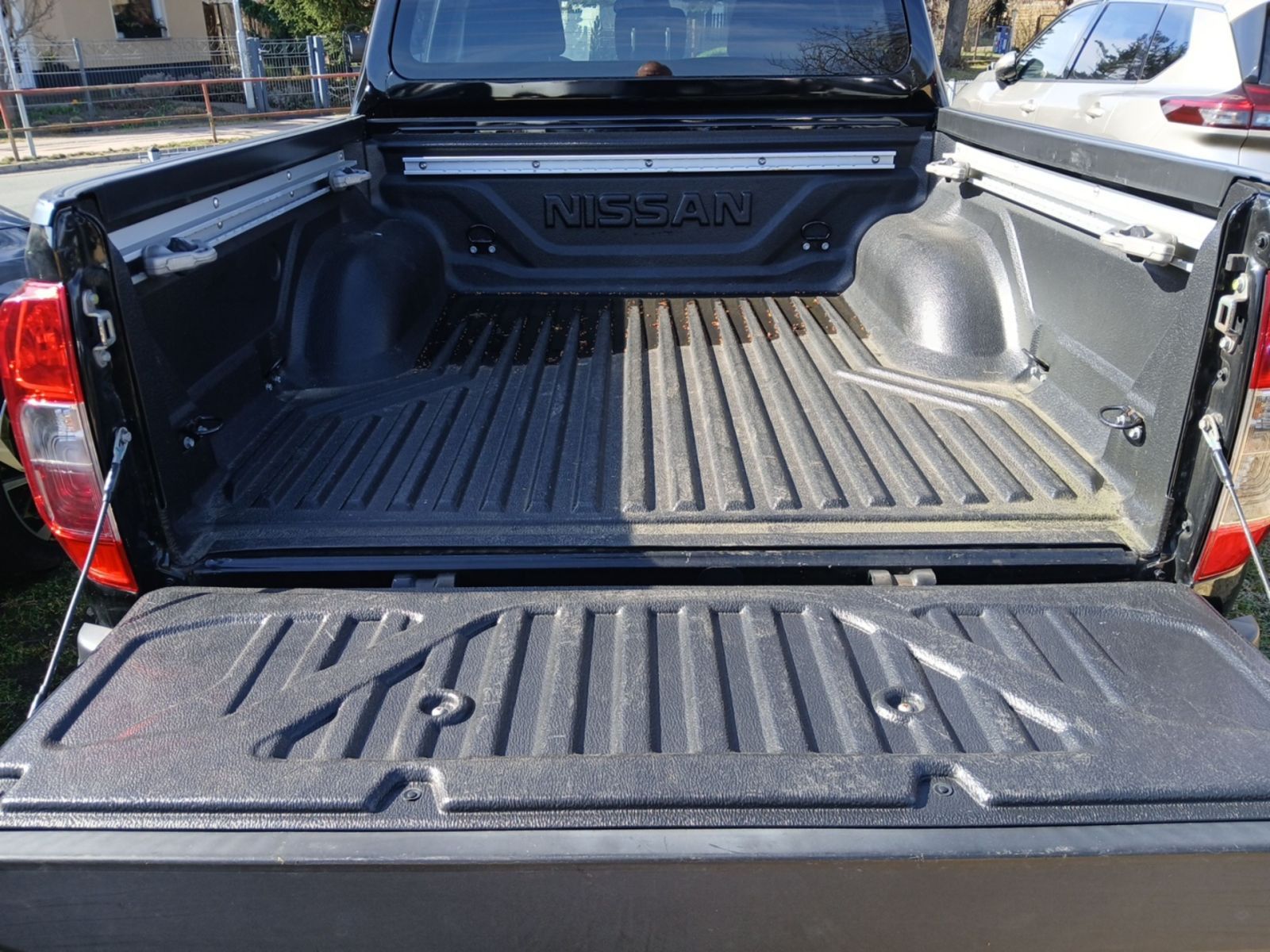 NISSAN NAVARA 2.3 dCi 4x4 DC Acenta WR-Satz*GRA*AHK