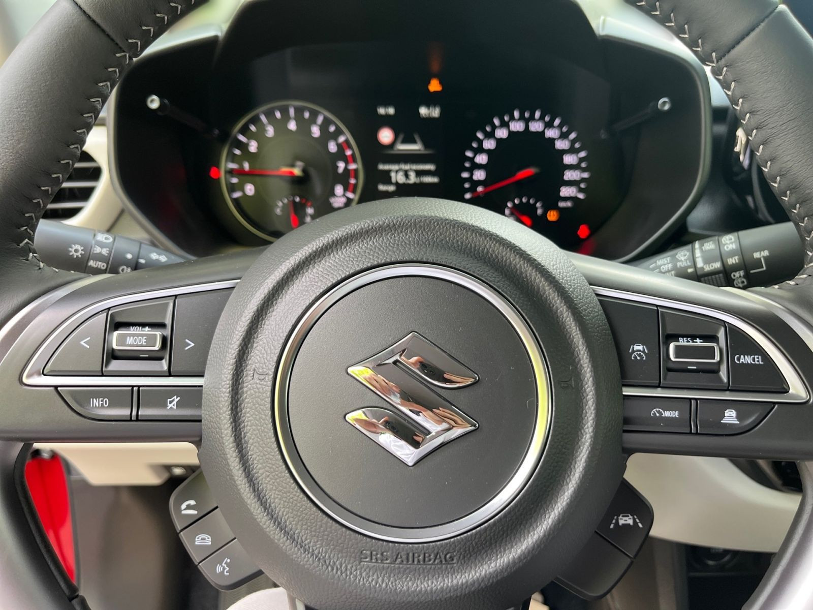 Suzuki SWIFT COMFORT+ HYBRID 61kW)