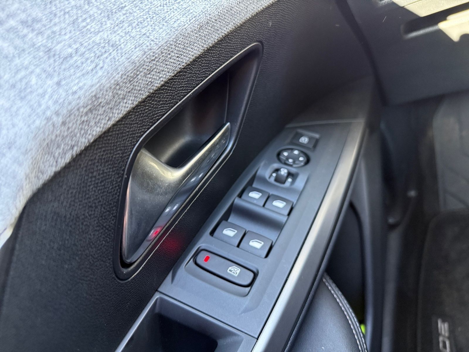 PEUGEOT 3008 Allure HYBRID 136 e-DSC6 *KAMERA*NAVI*SHZ*