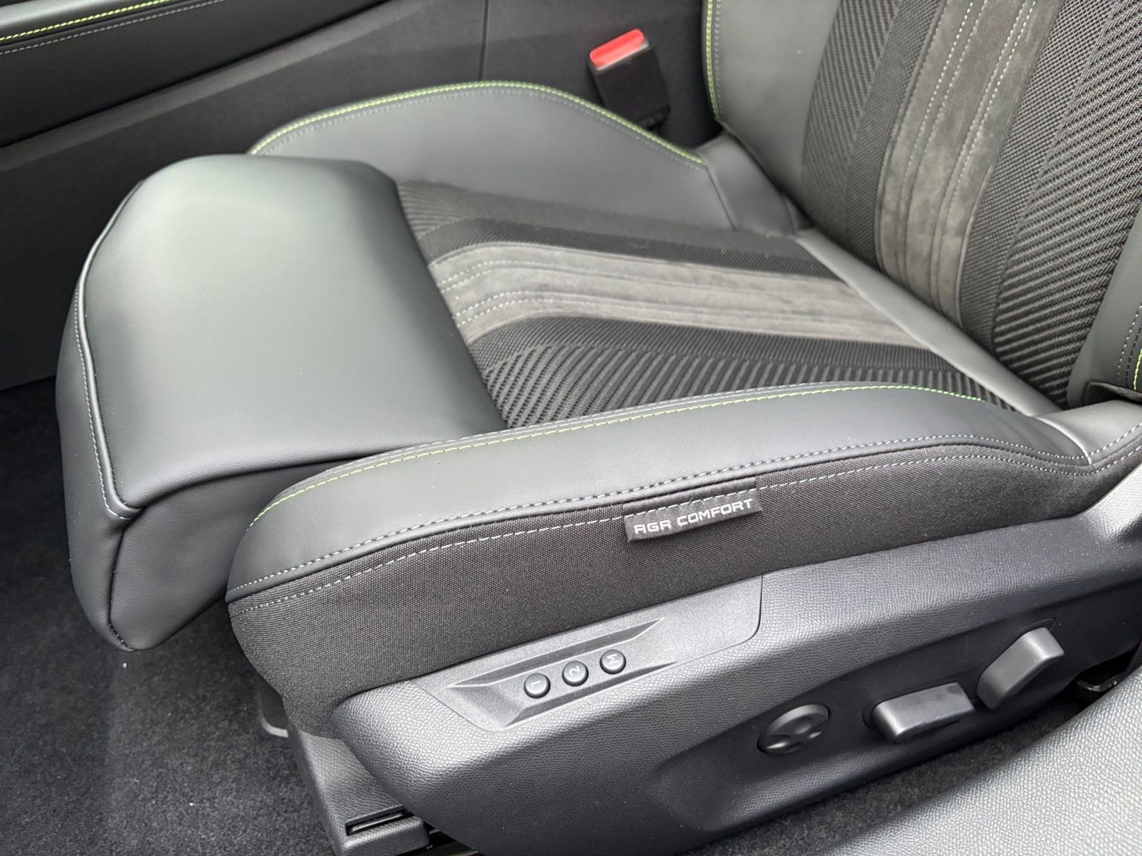 Peugeot 308 SW GT HYBRID 145 e-DSC6 NAVI 360° SHZ LED