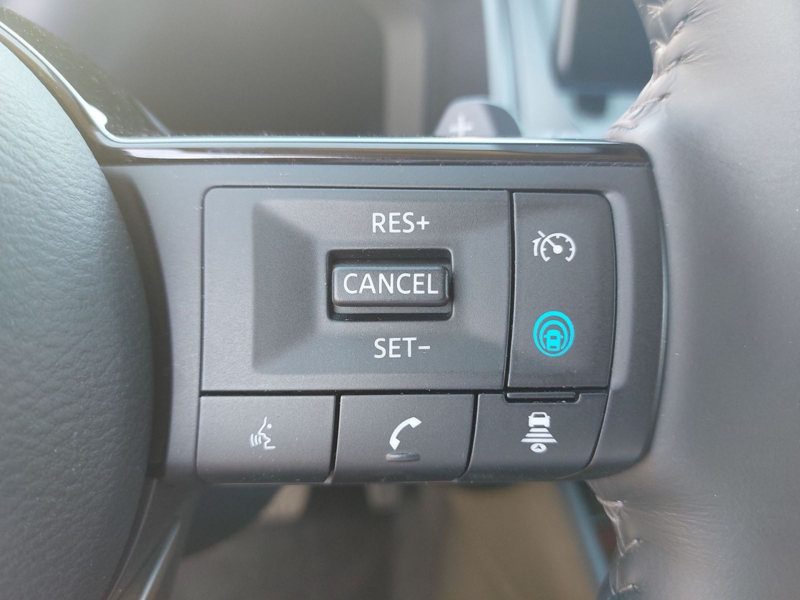 NISSAN Qashqai 1.3 DIG-T N-Connecta HeadUp*Pano*Navi