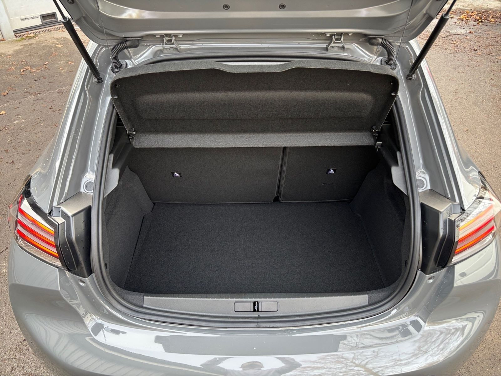 Peugeot 208 Allure HYBRID 145 e-DSC6 NAVI KAMERA SHZ