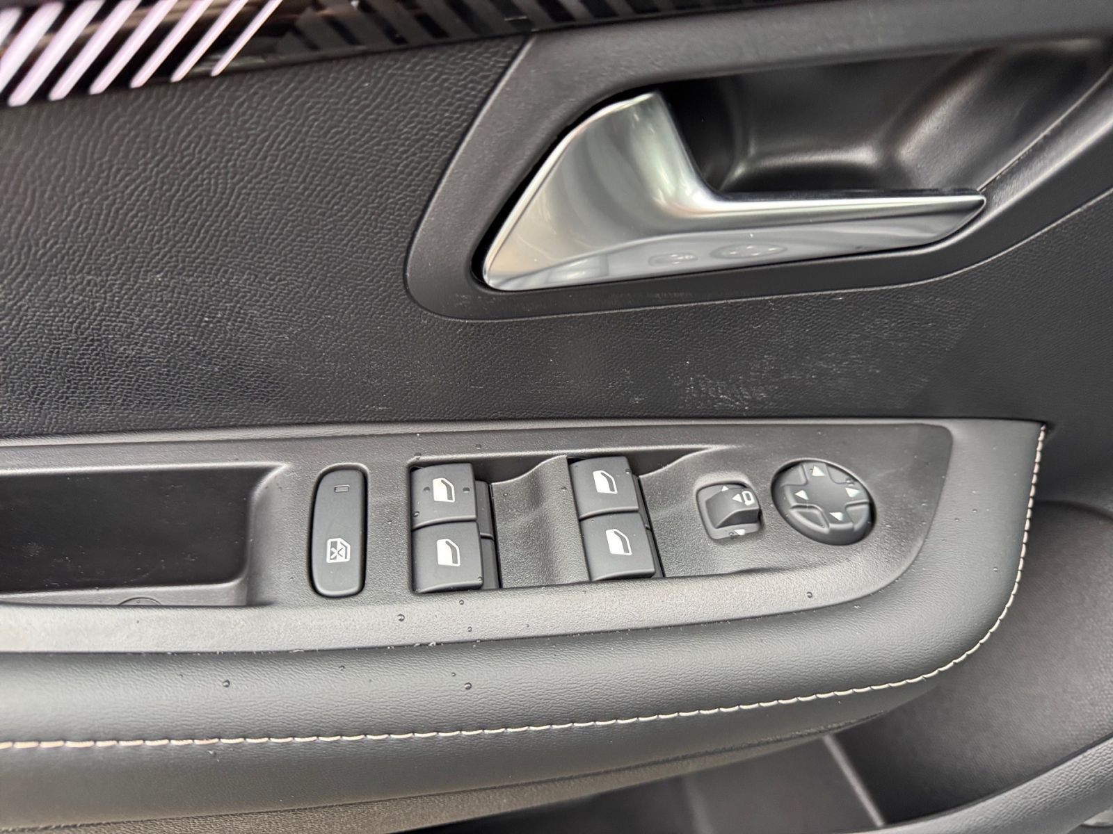 PEUGEOT 208 Allure 100 1.2 PureTech Kamera*SHZ*LED*