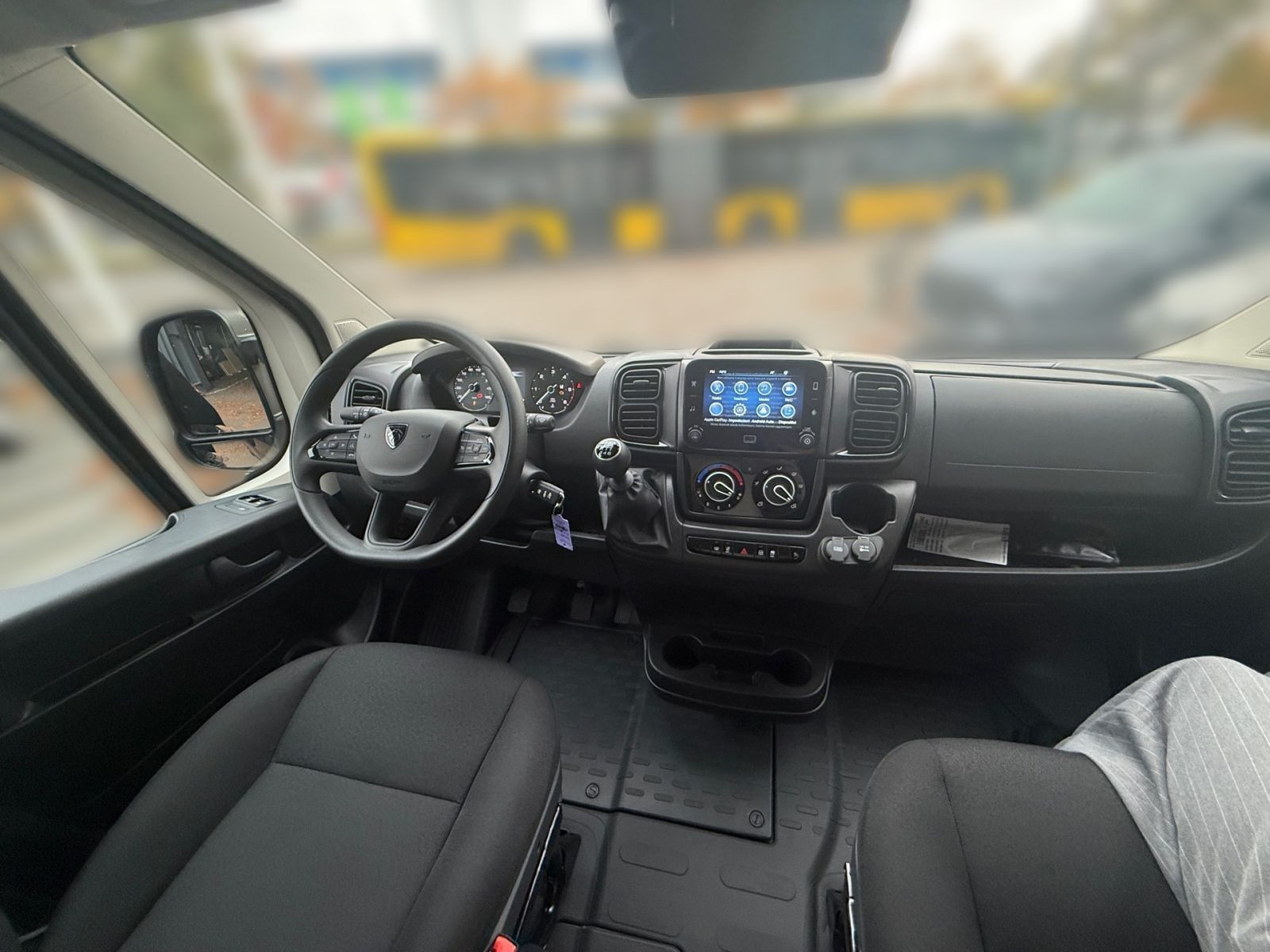 Peugeot Boxer Kastenwagen 330 L2H1 BlueHDi KAMERA KLIMA